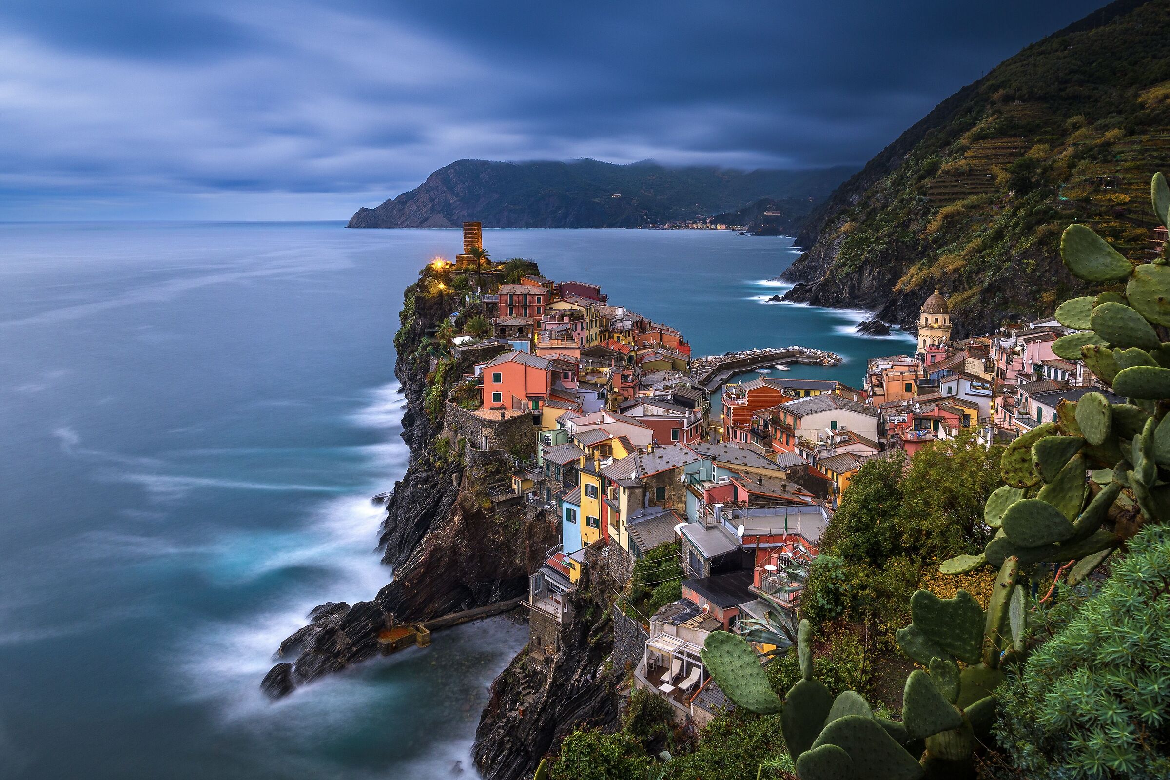Vernazza ora blu