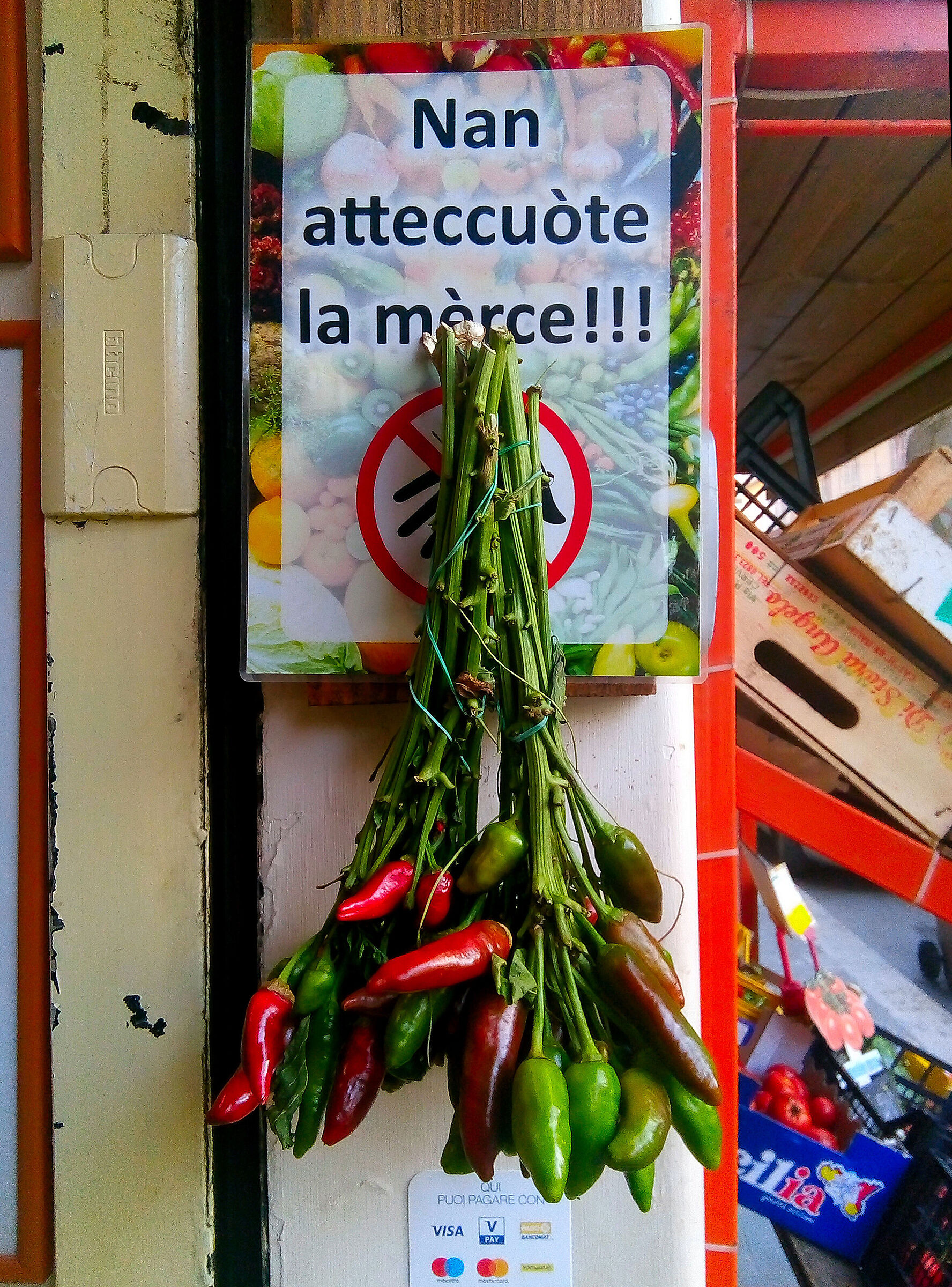 Notice to Bisceglie: is it clear? "Do not touch the goods"