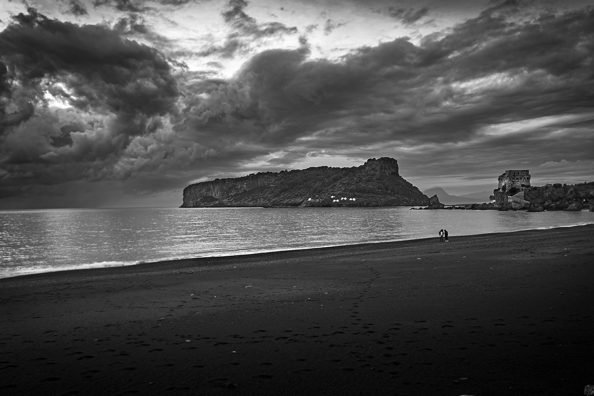 Island of Dino, Praia a mare