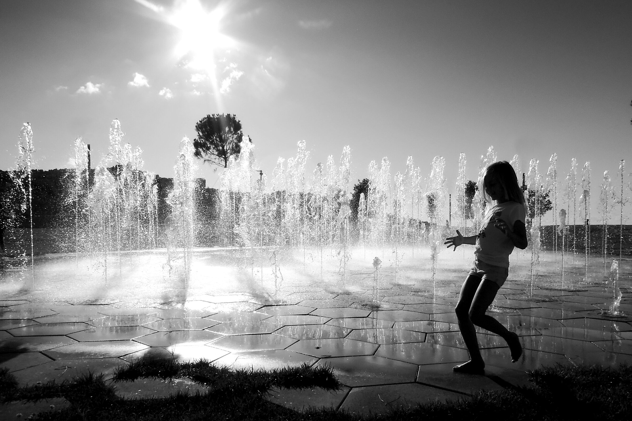 fountain and little girl in Koper