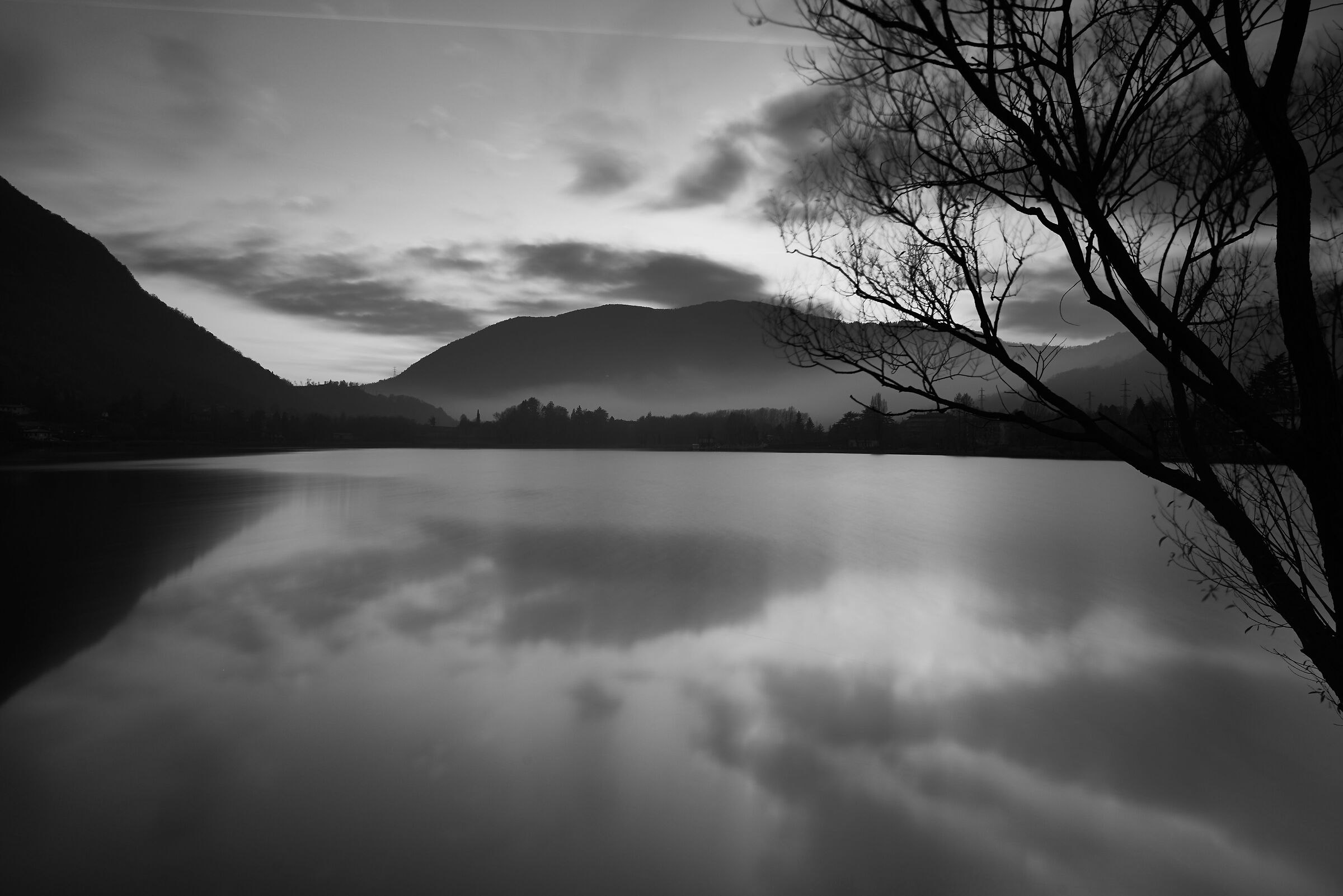 Lake Endine in black and white
