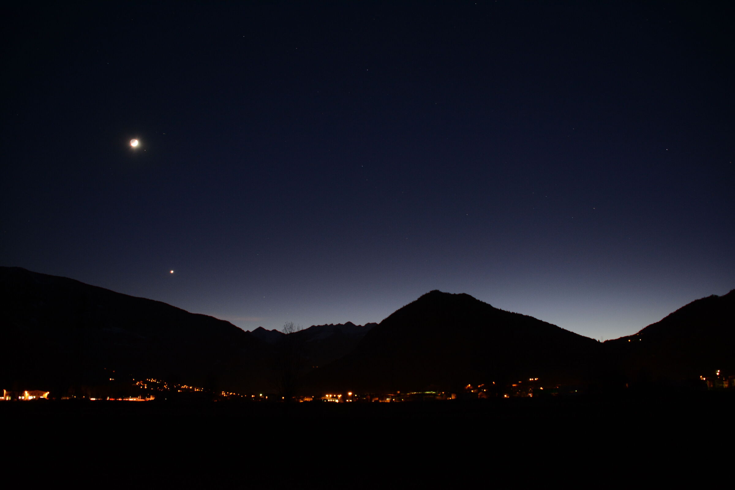 Moon and Venus, December 6, 2013