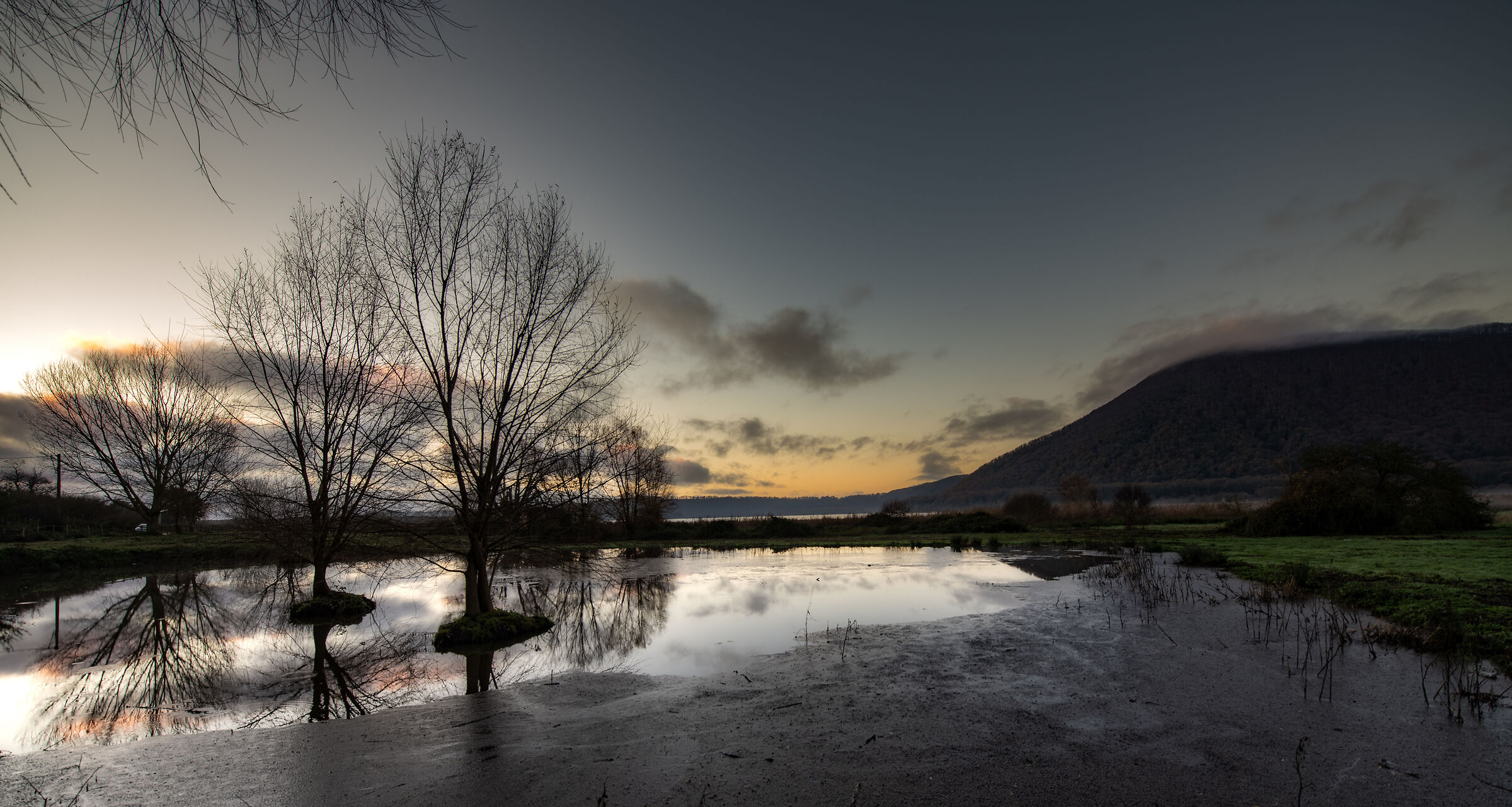 Alba al Lago di Vico