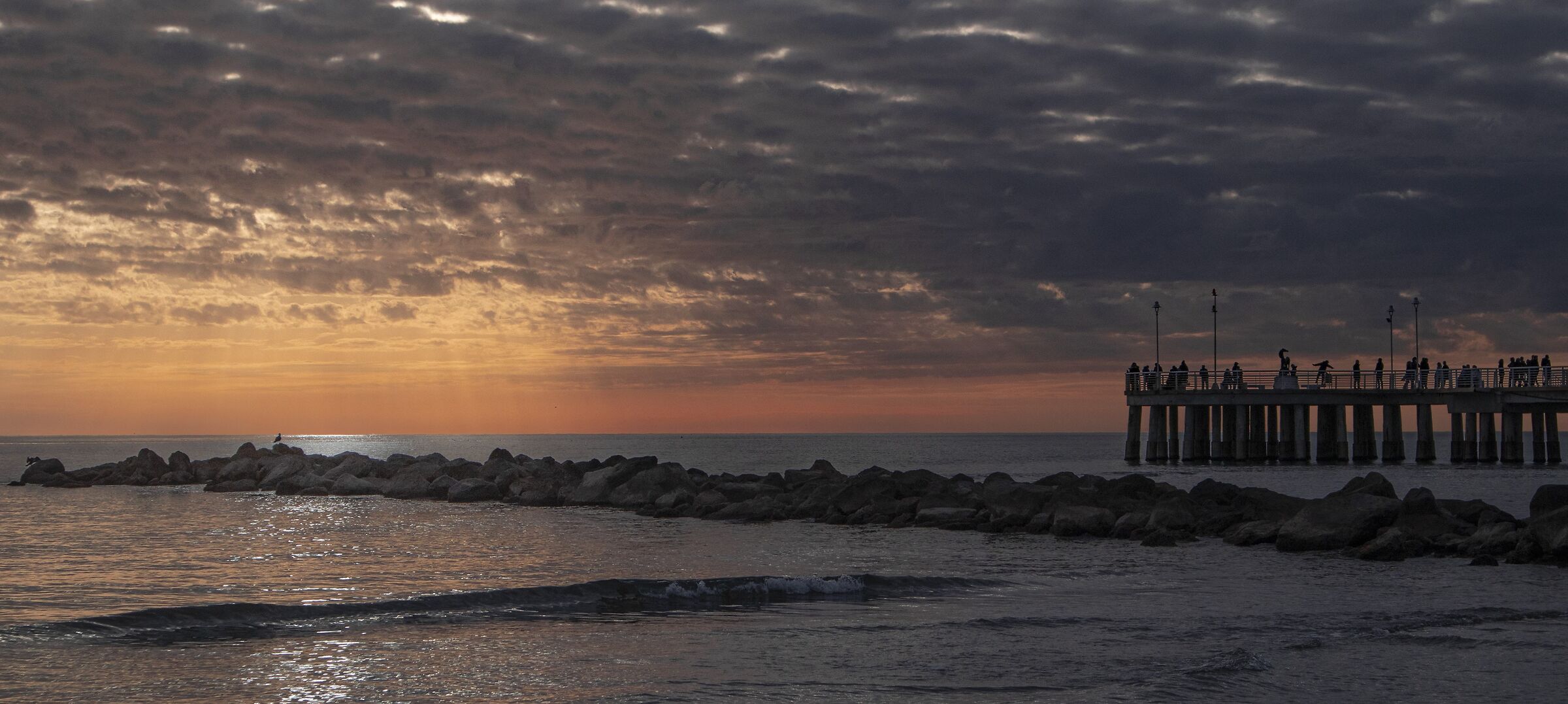 "Ci sono tramonti che non tramontano mai"