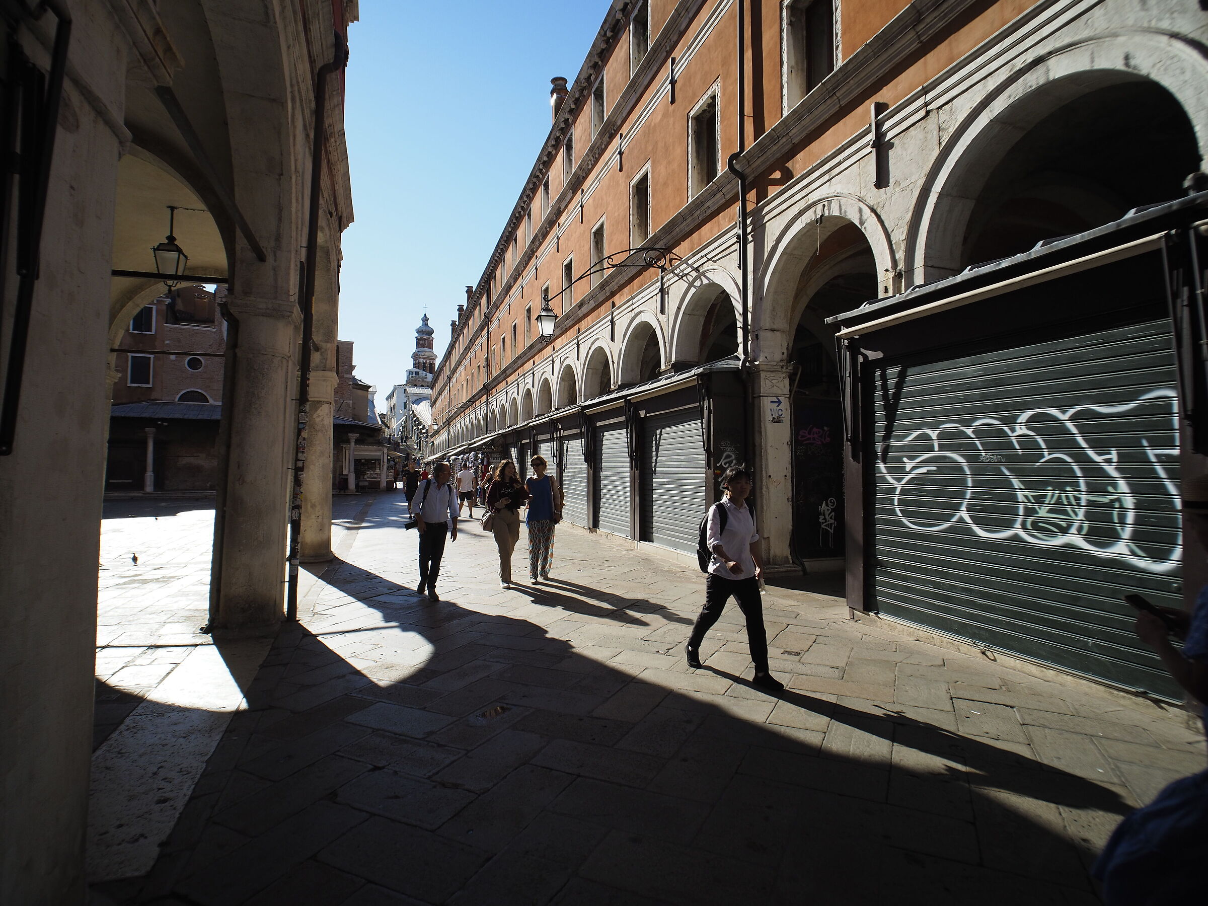 Towards Rialto, in the morning