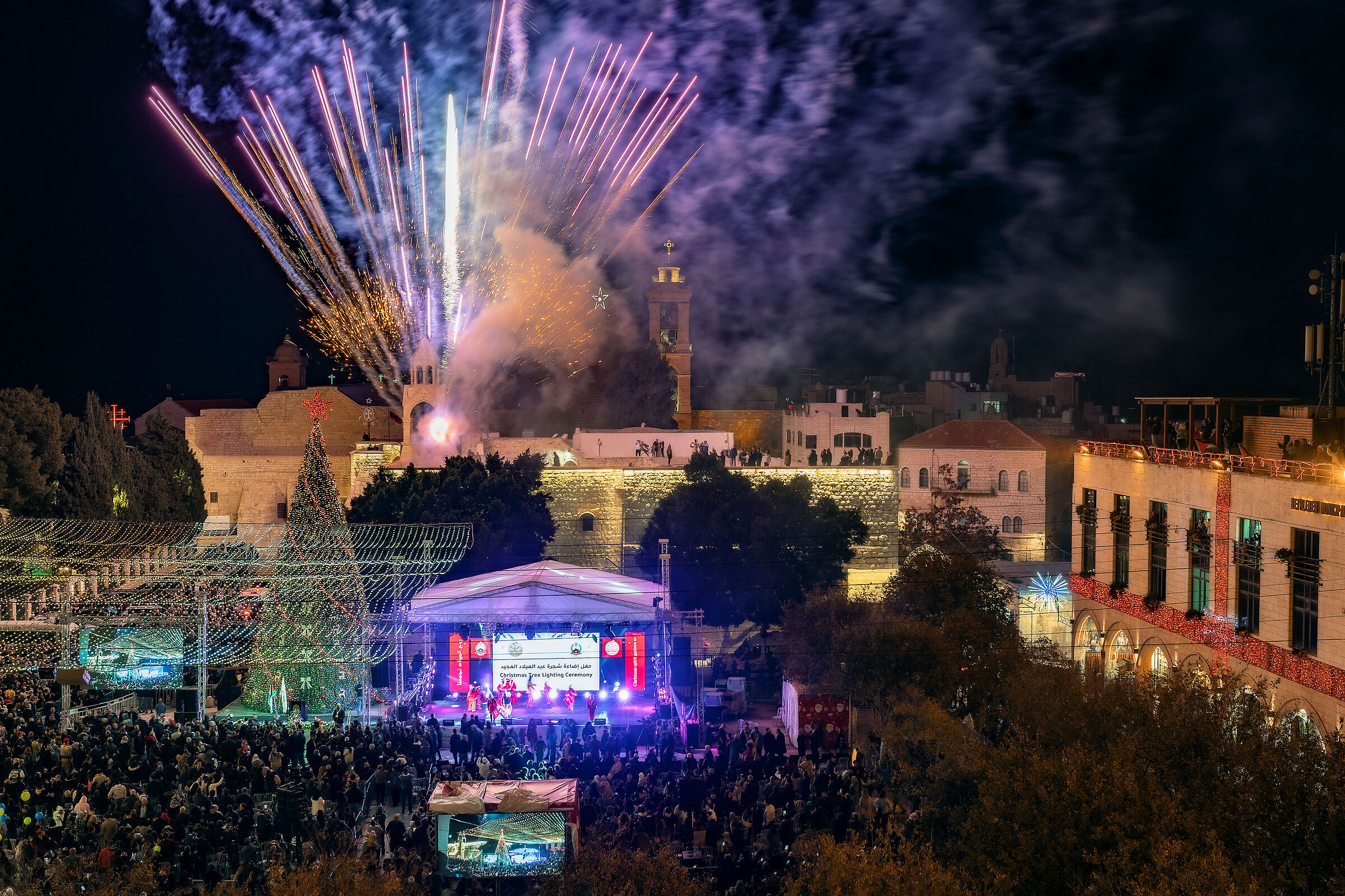 Christmas tree lightening