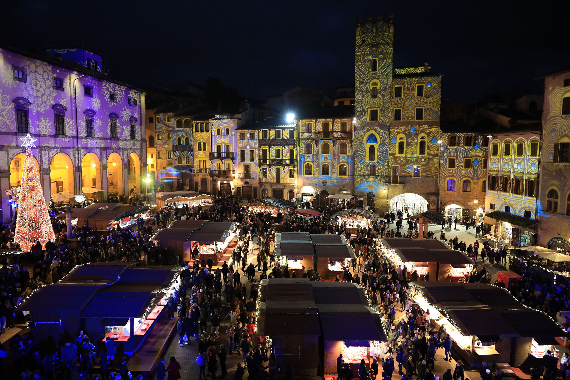 Piazza Grande in blu