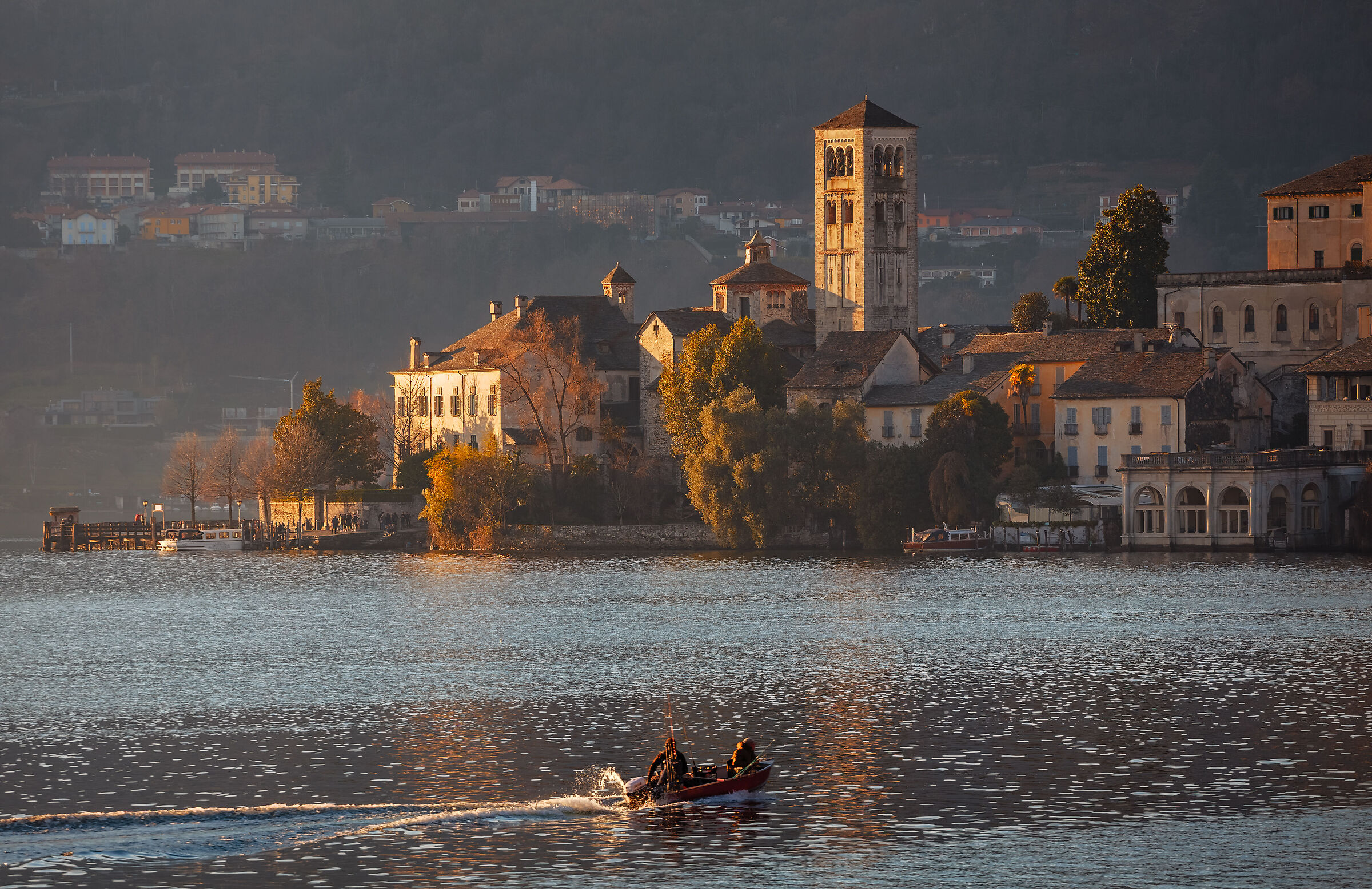 The fishermen of the lake