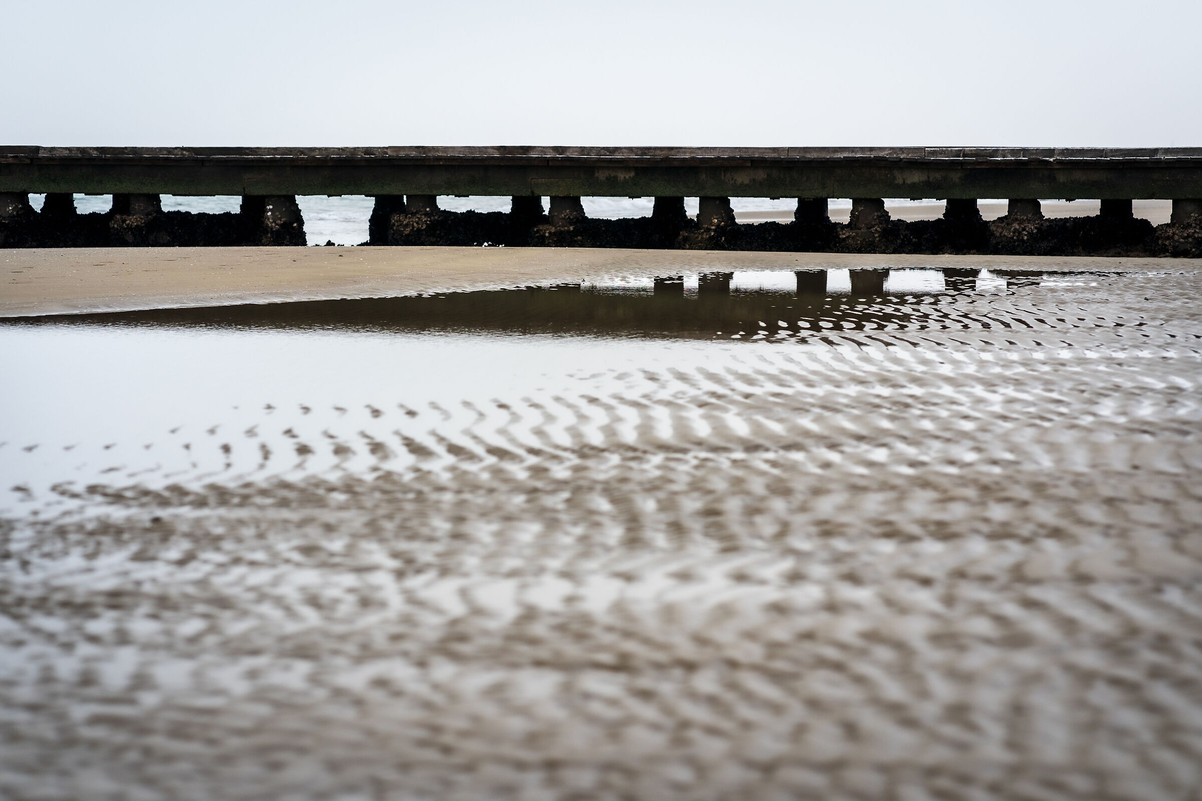 pier and tide