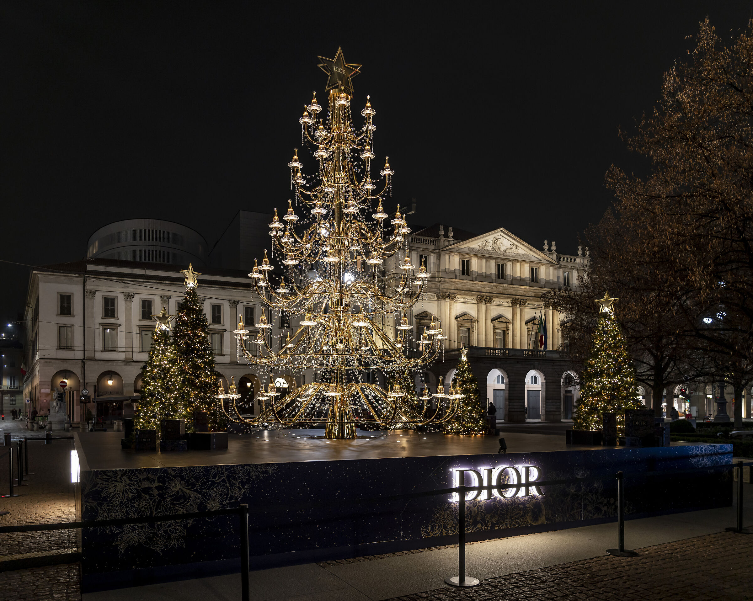 Piazza della Scala - 28 dicembre 2022, 23:21