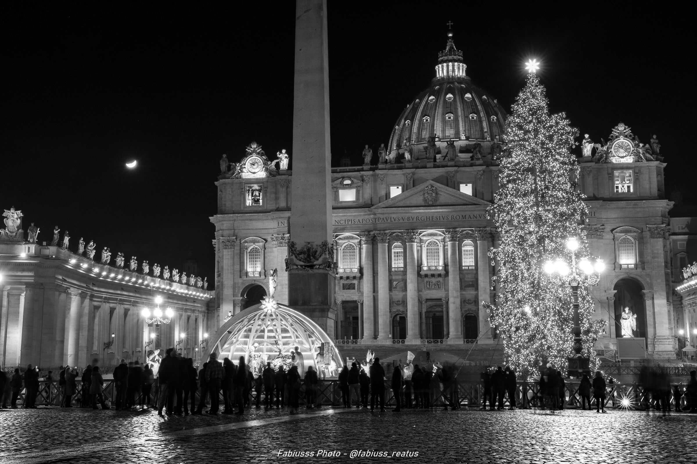 Atmosfera Natalizia a Piazza San Pietro