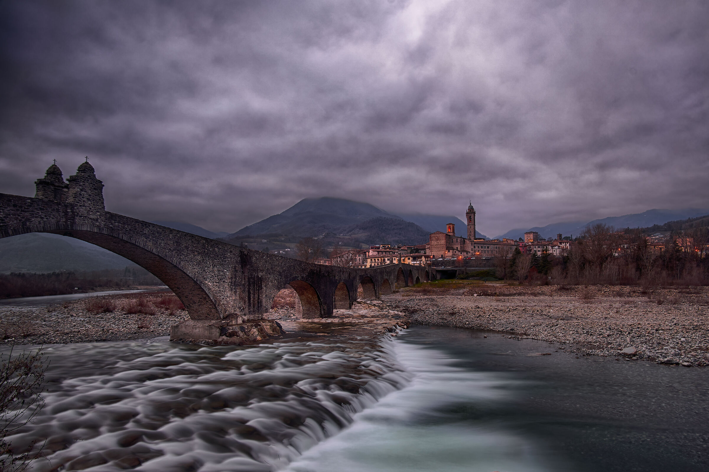 Ponte Gobbo dopo il tramonto - Bobbio 12.22