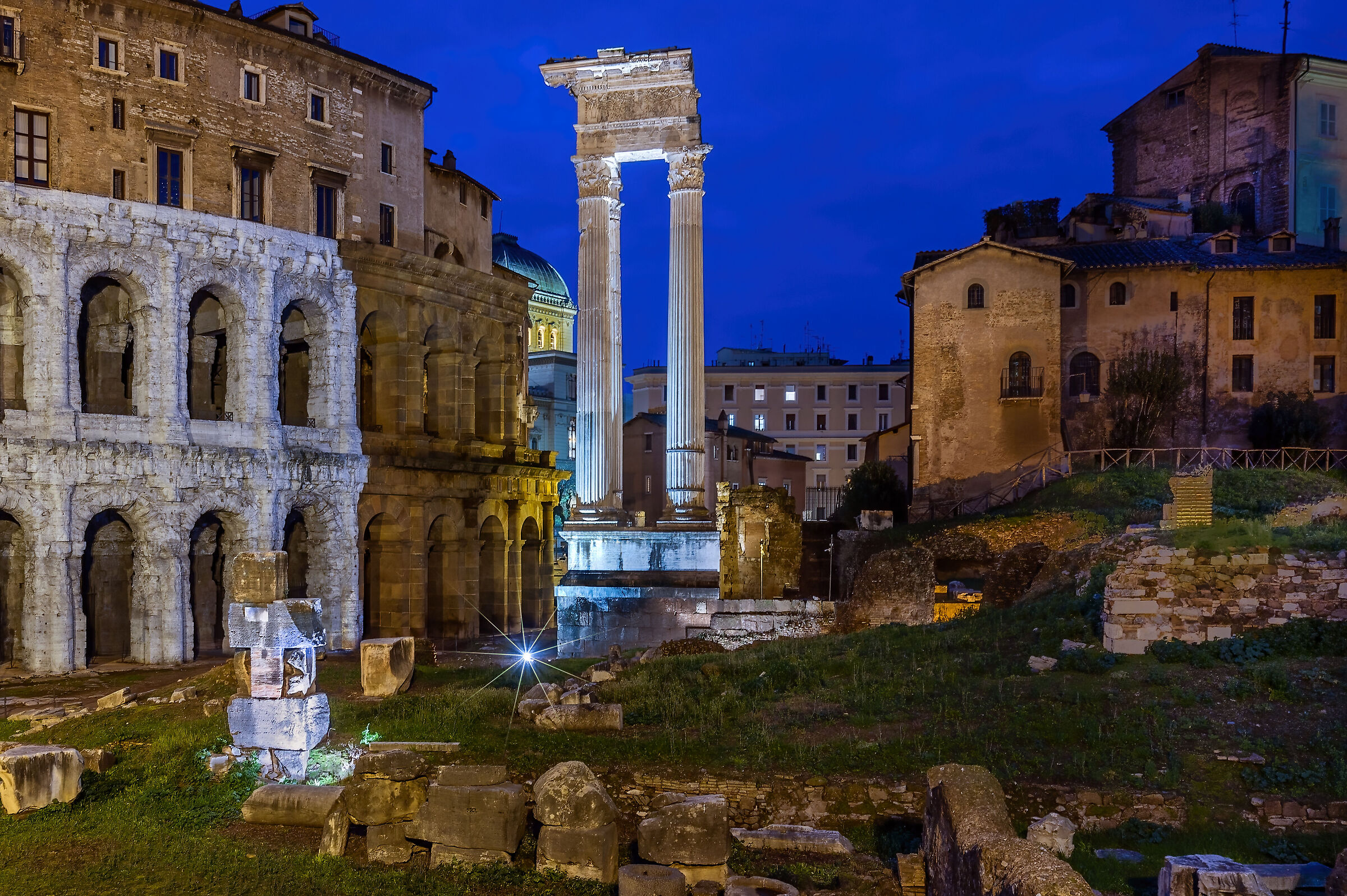 Le arcate del teatro di Marcello ...