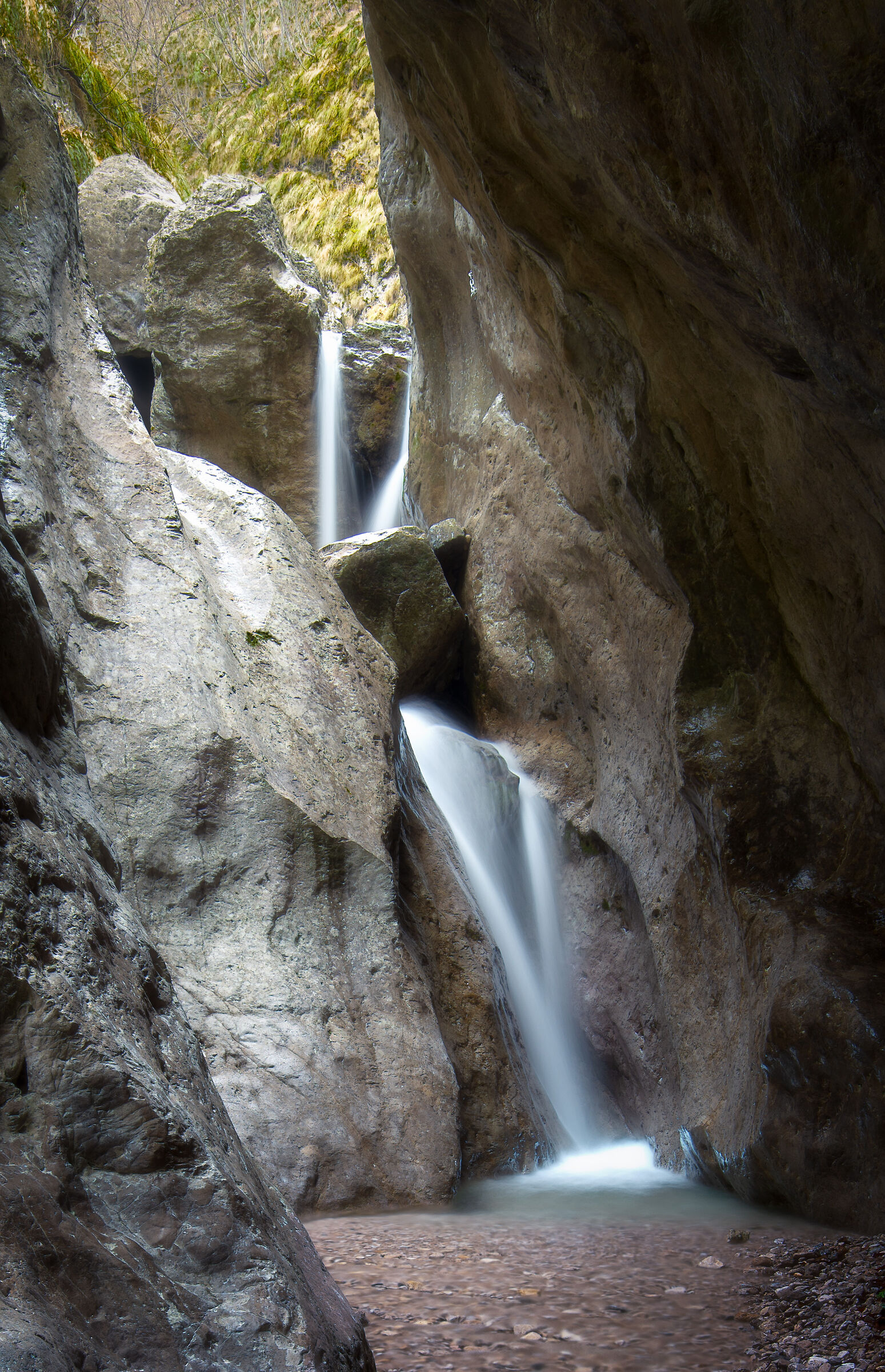 Kiss in the waterfall