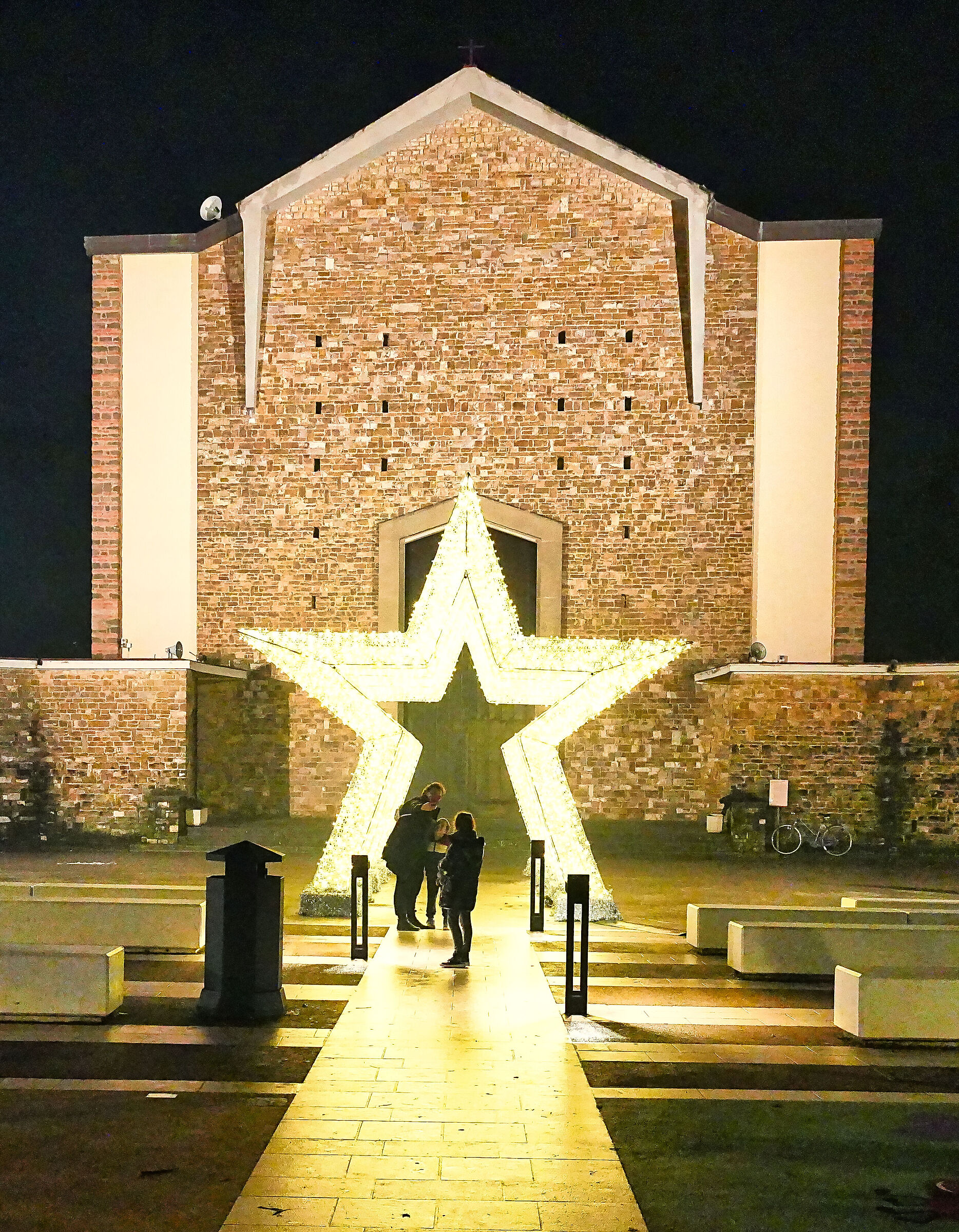 BEST WISHES TO THE WHOLE JUZA GROUP, HAPPY NEW YEAR !!!!!