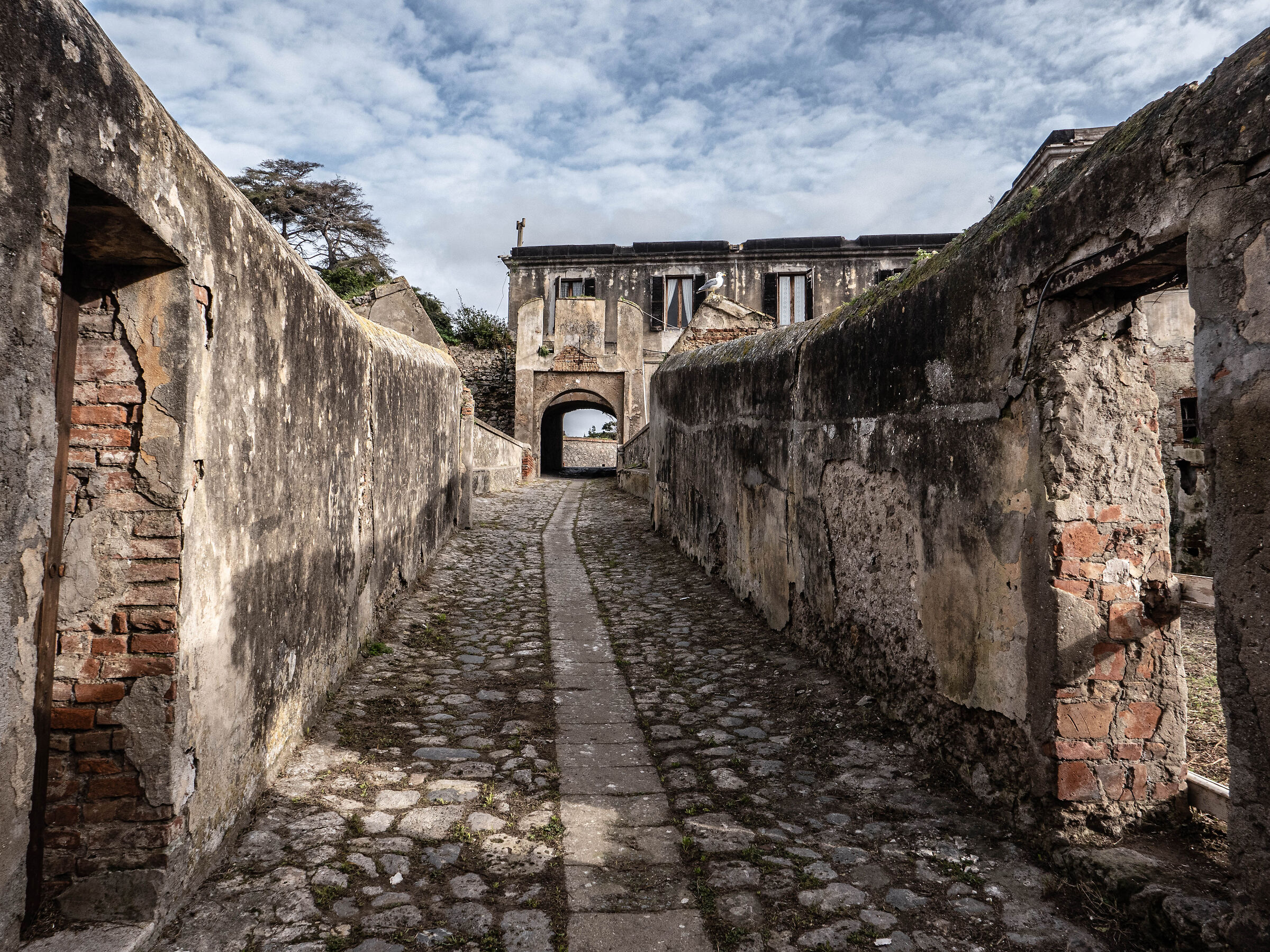 Interno dell'ex idroscalo di Orbetello