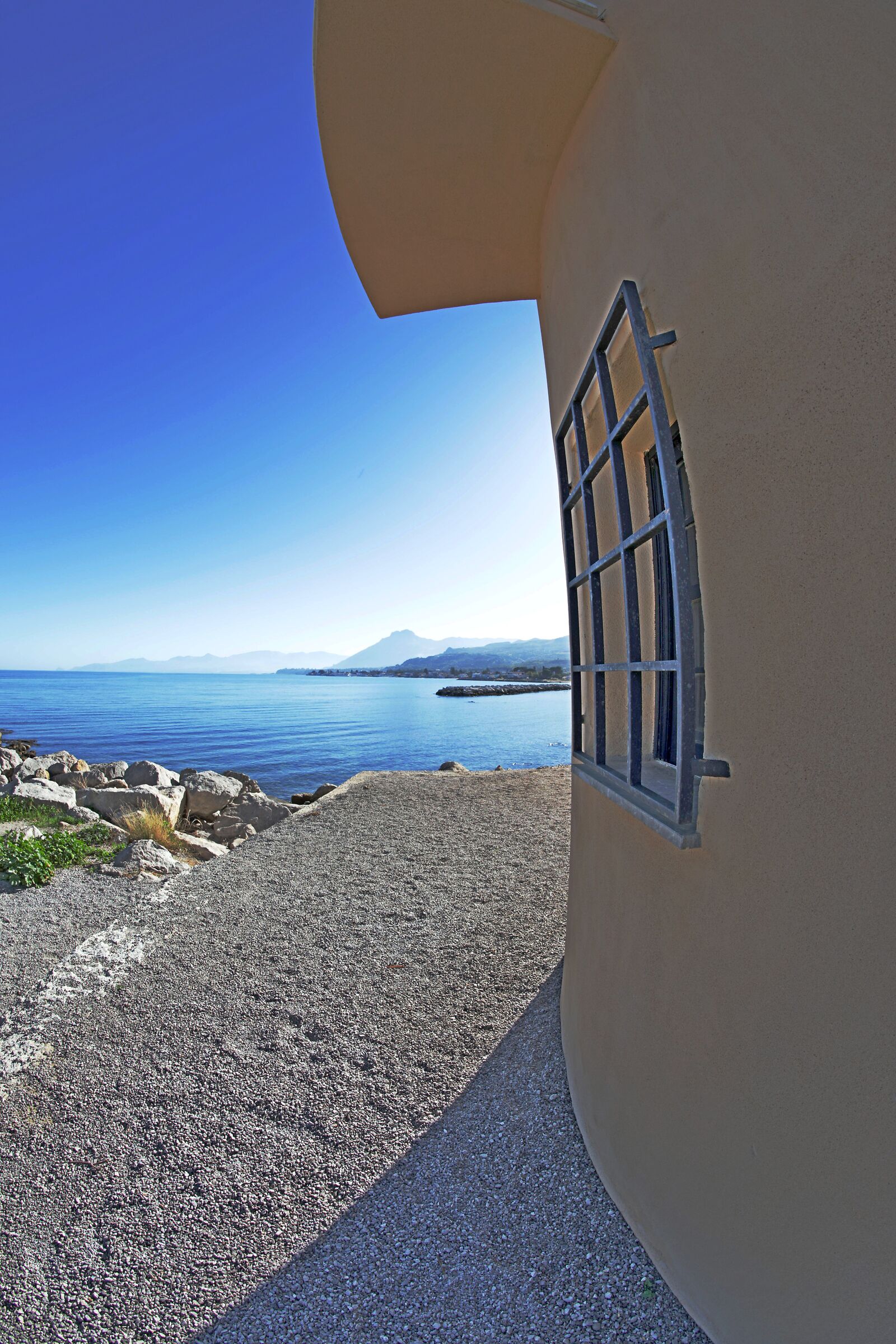 Scorcio di mare a S.Nicola L'Arena.