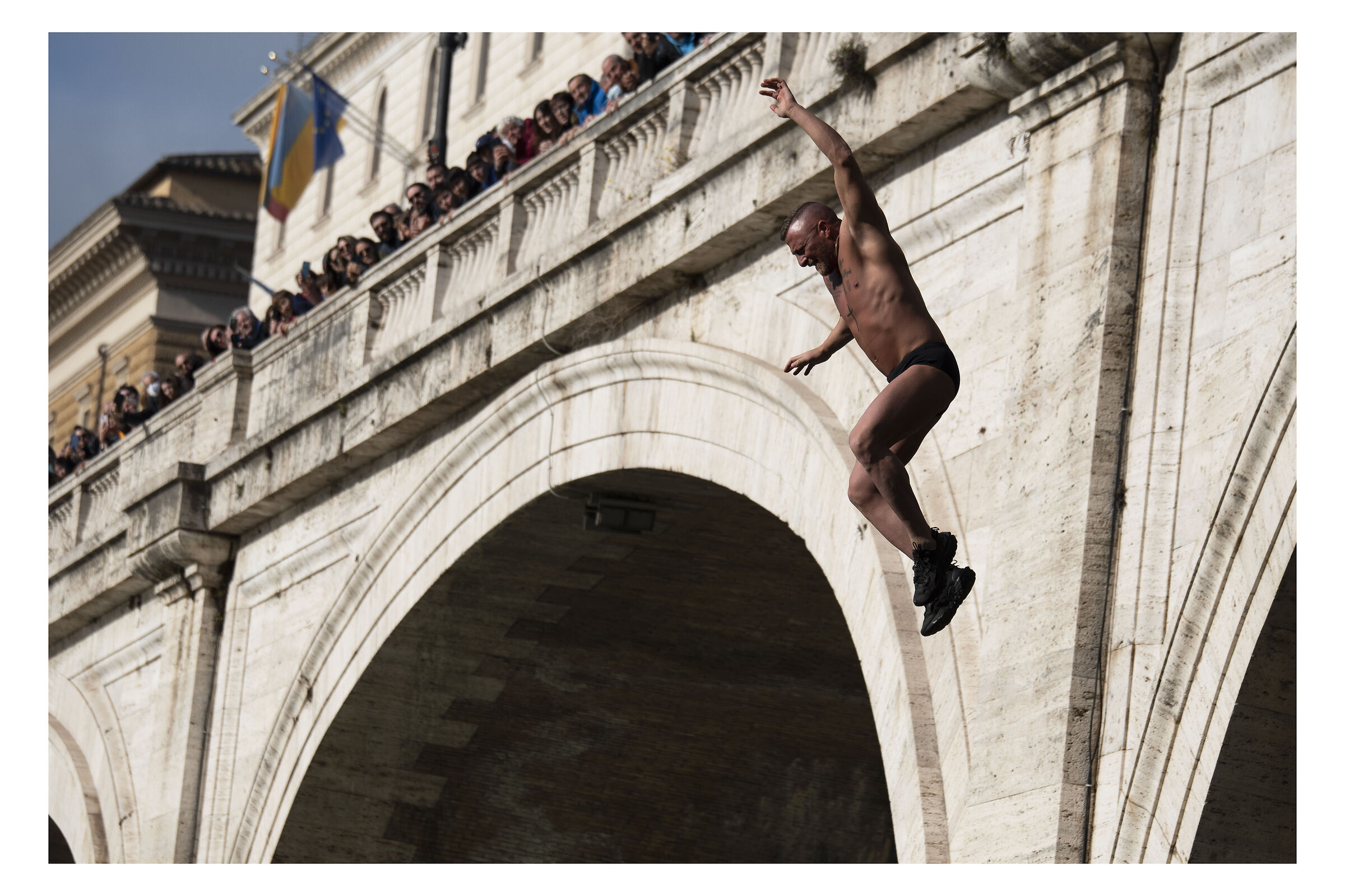 Rome, Cavour bridge, traditional New Year's Eve dives