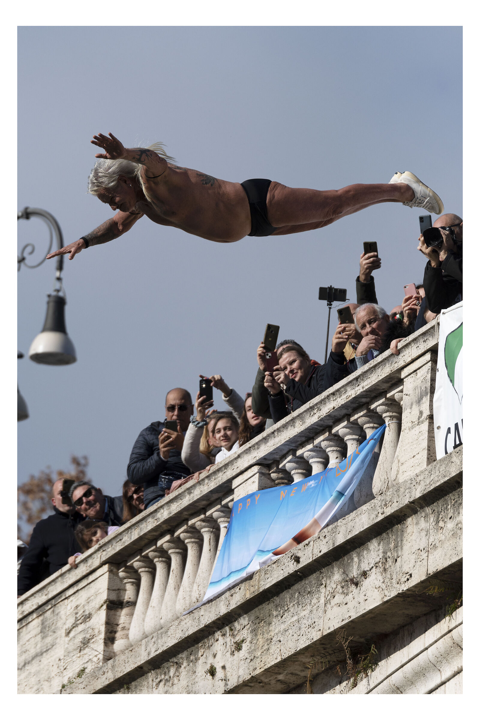 Rome, Cavour bridge, traditional New Year's Eve dives