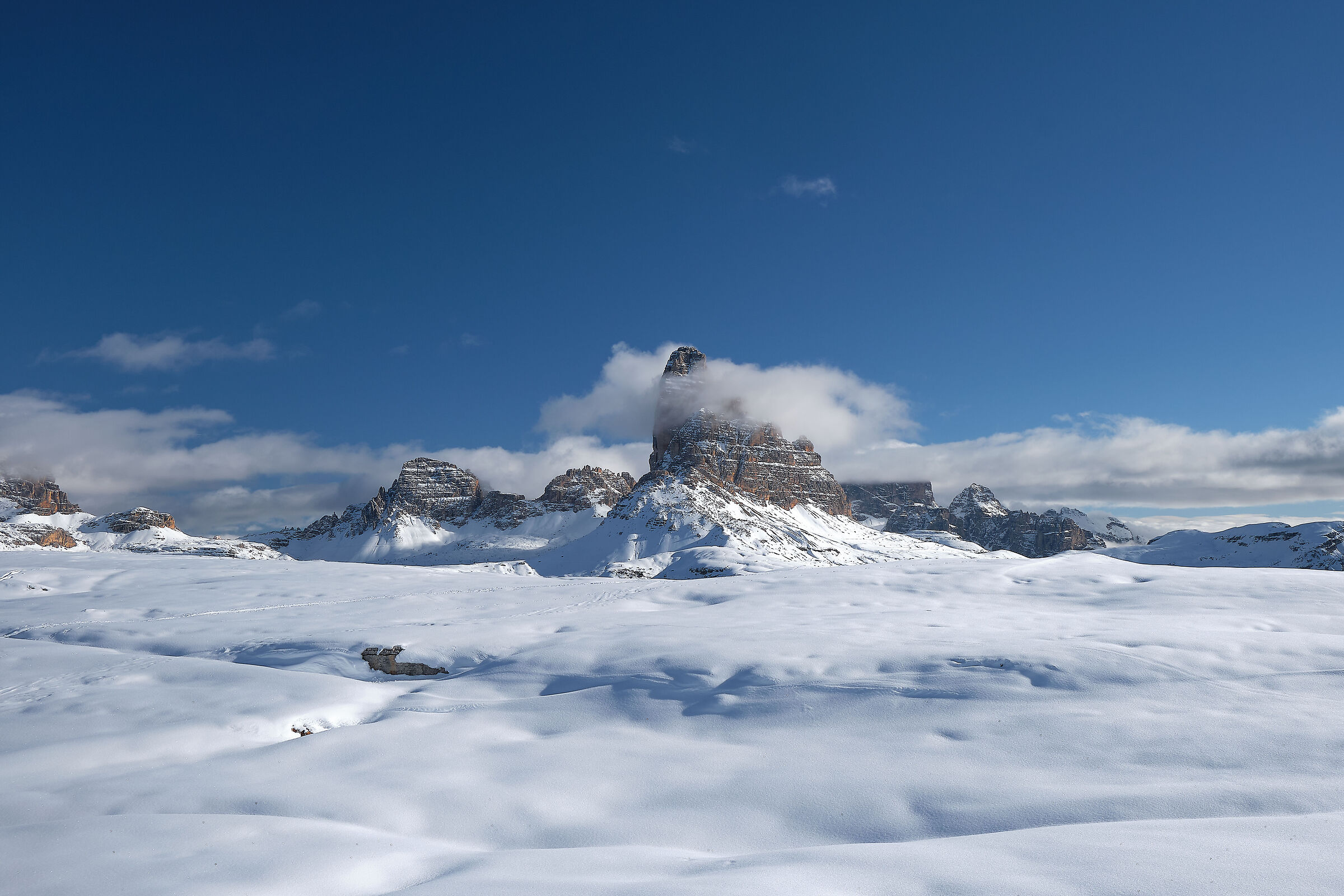 Dolomiti, le tre cime di Lavaredo viste dal monte Piana