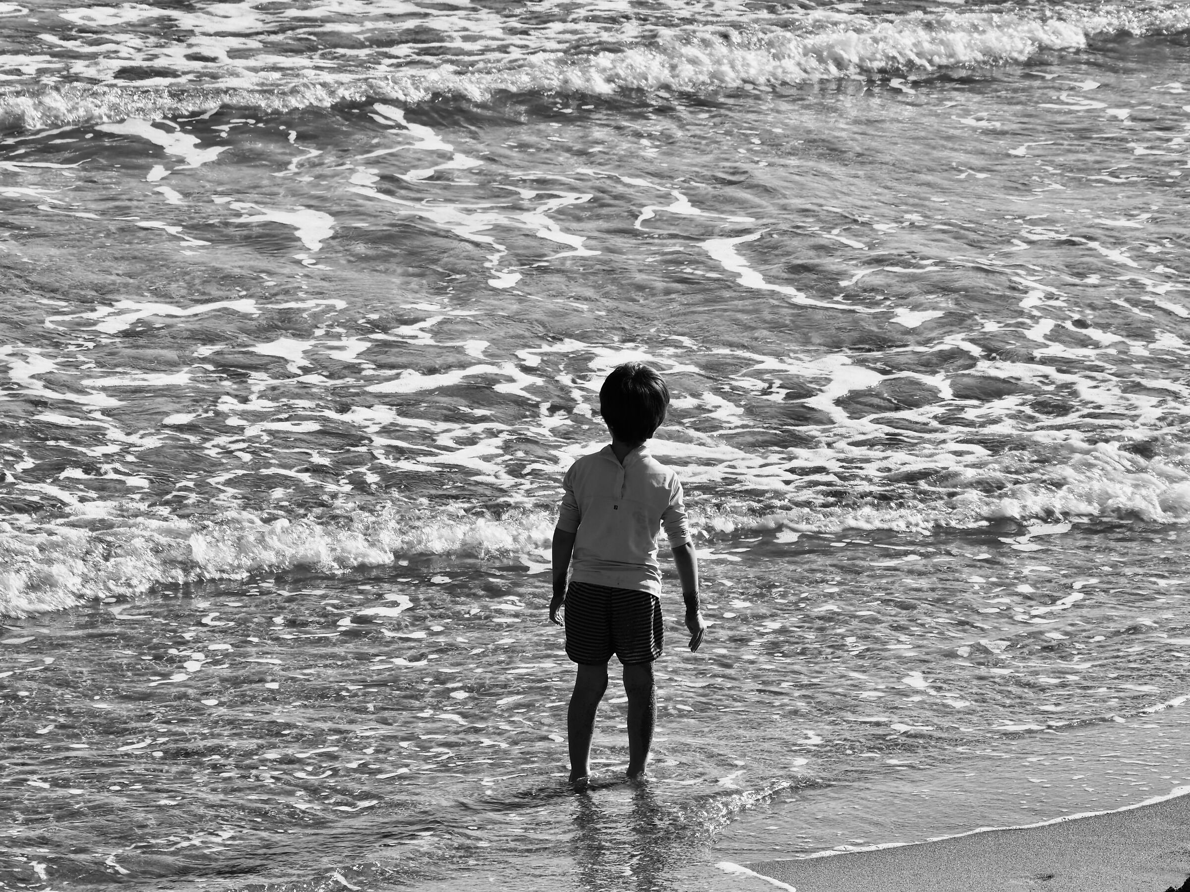 Il bimbo e l'immenso mare