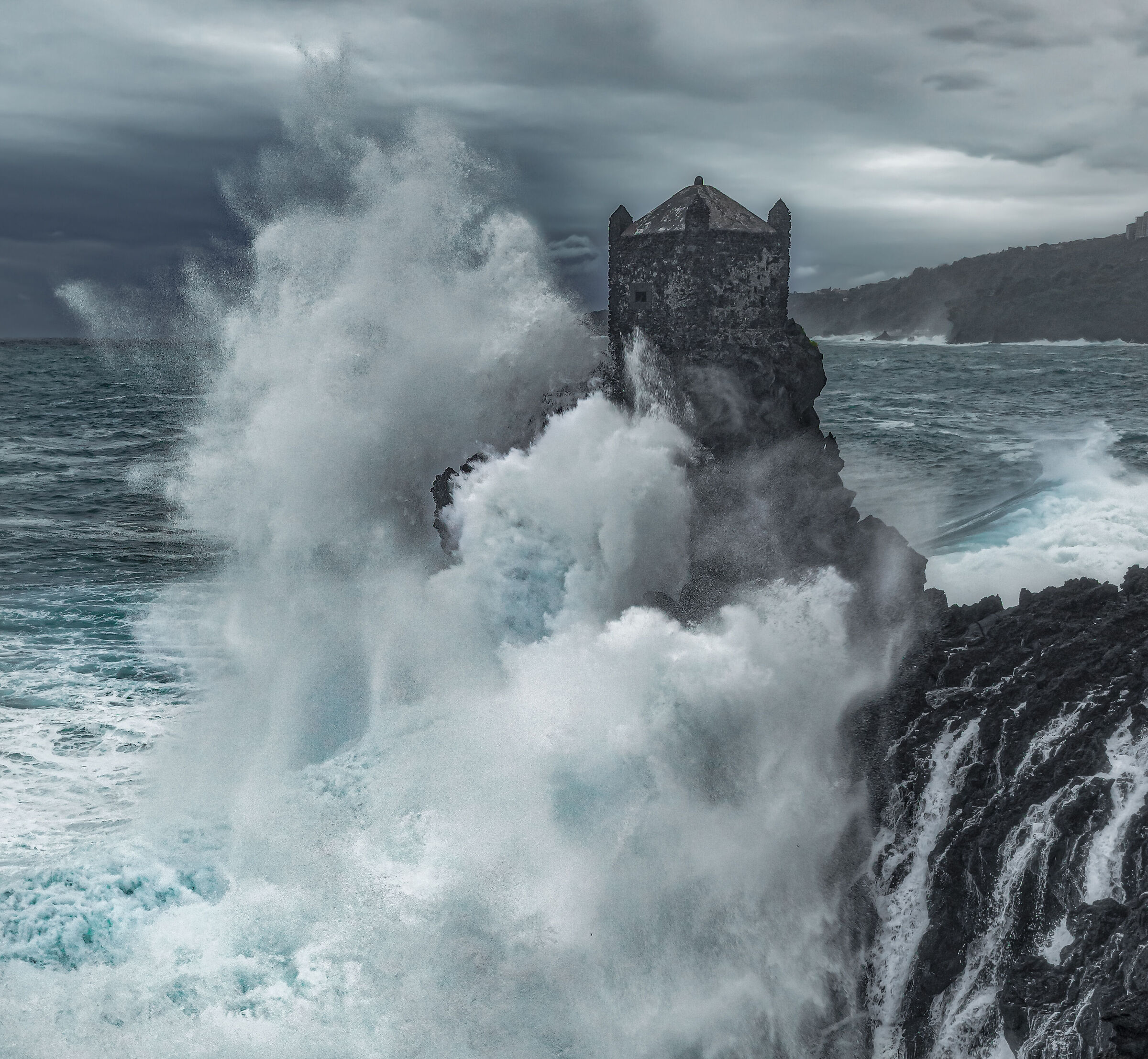 l'ira del ciclone che si abbatte nella sicilia