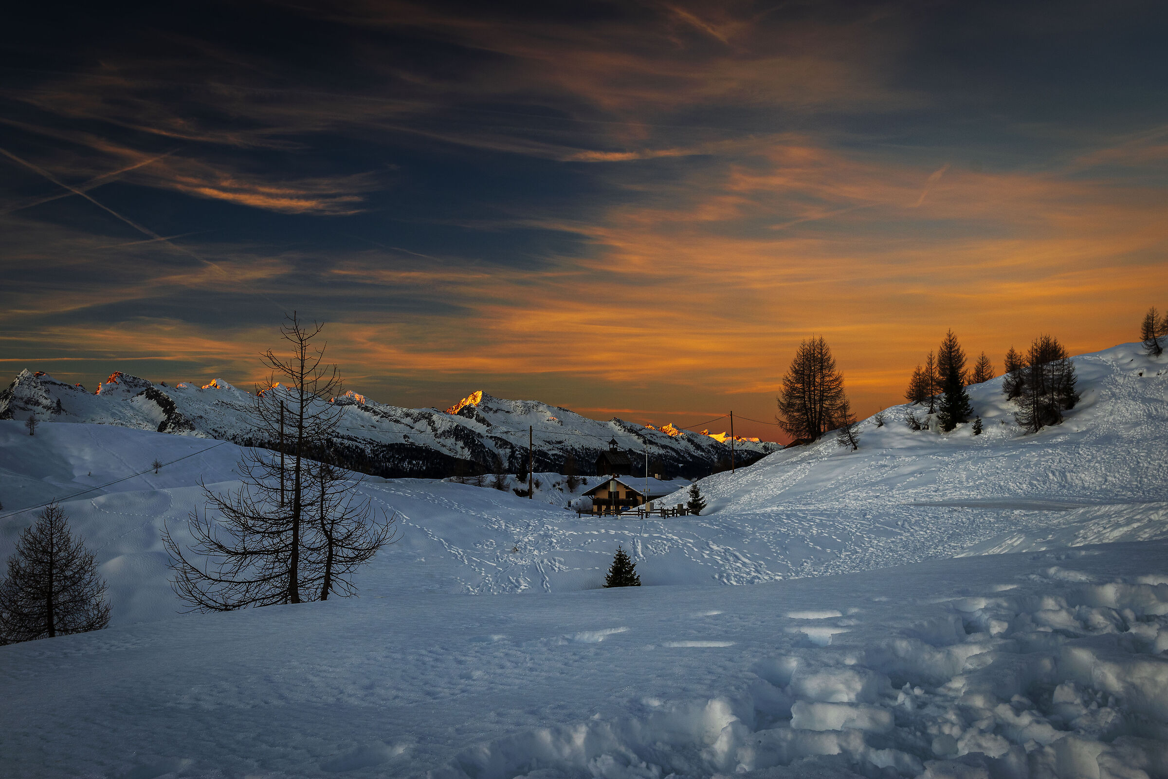 Sunrise at the Valles Pass