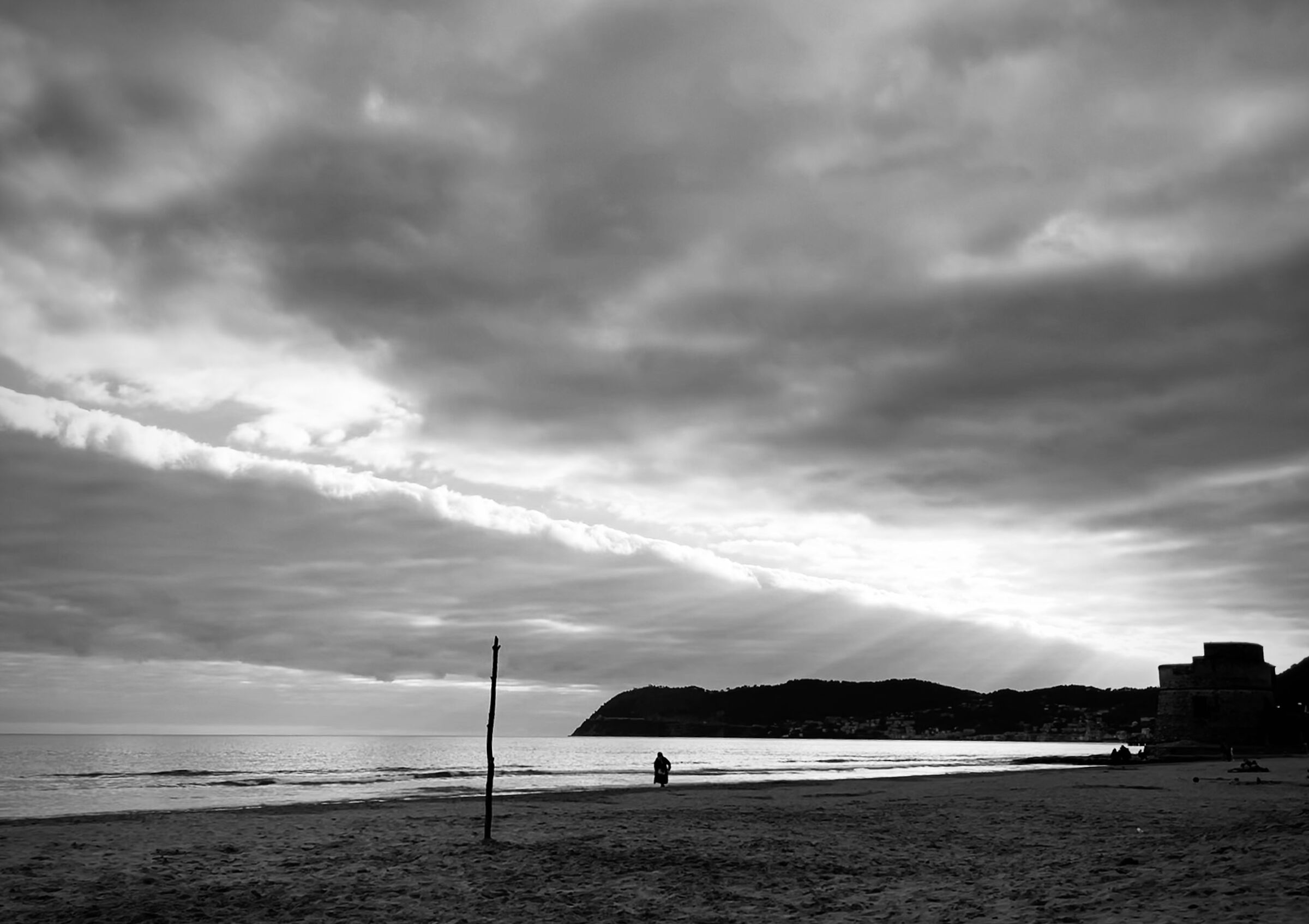 Contrasts for the infinite sea