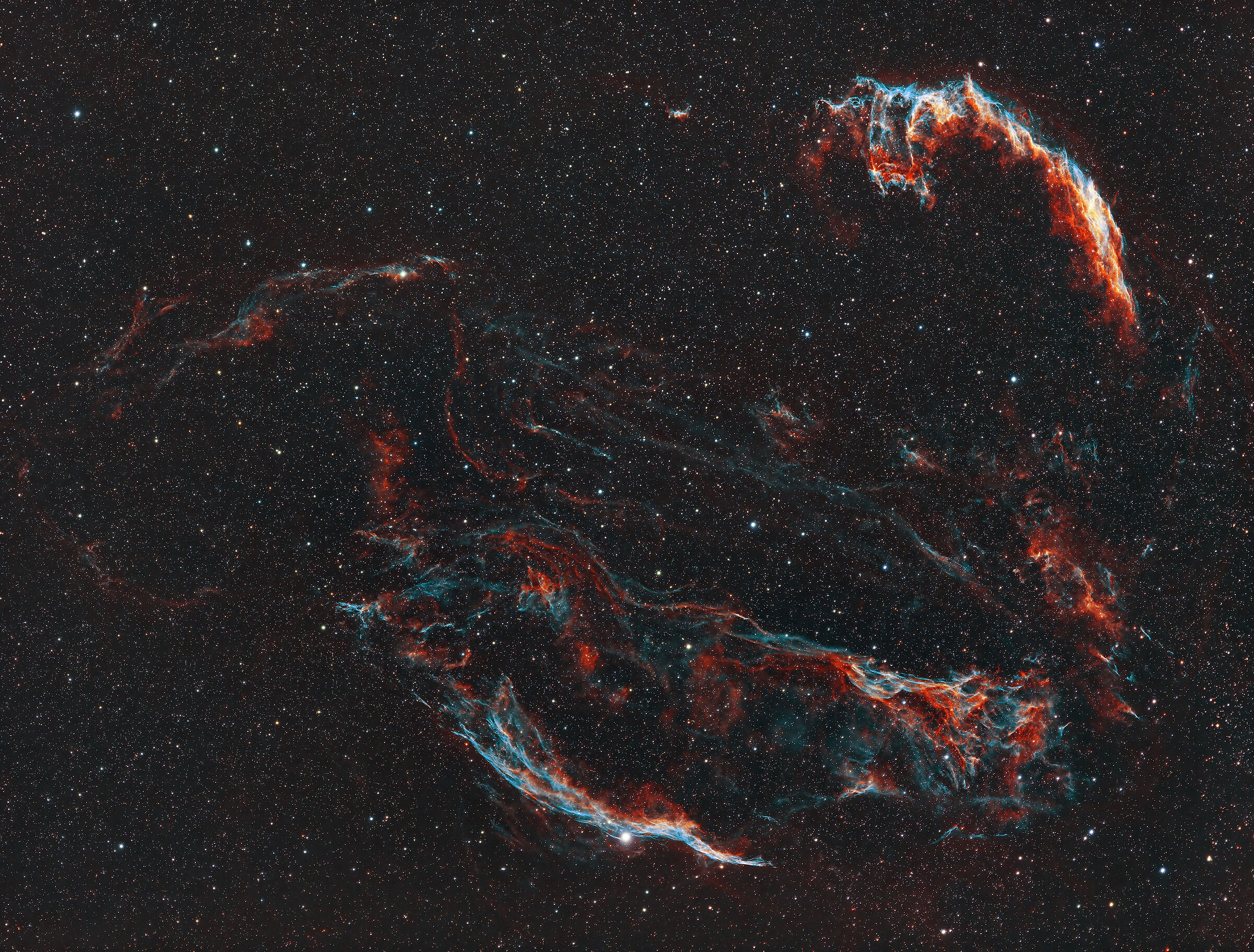 La nebulosa Velo nella sua interezza