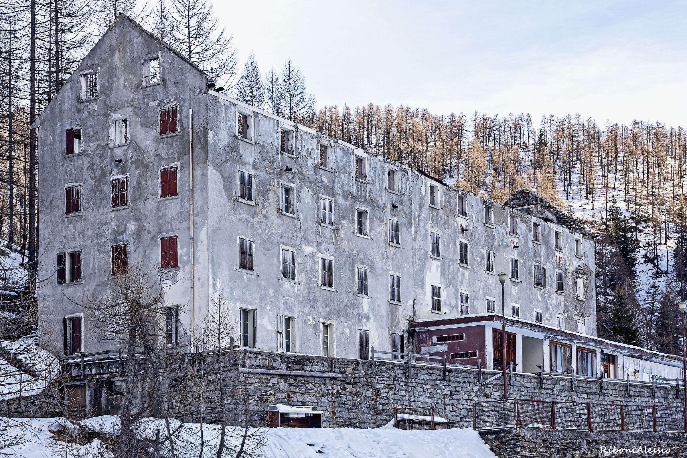 Abandoned hotel Devero