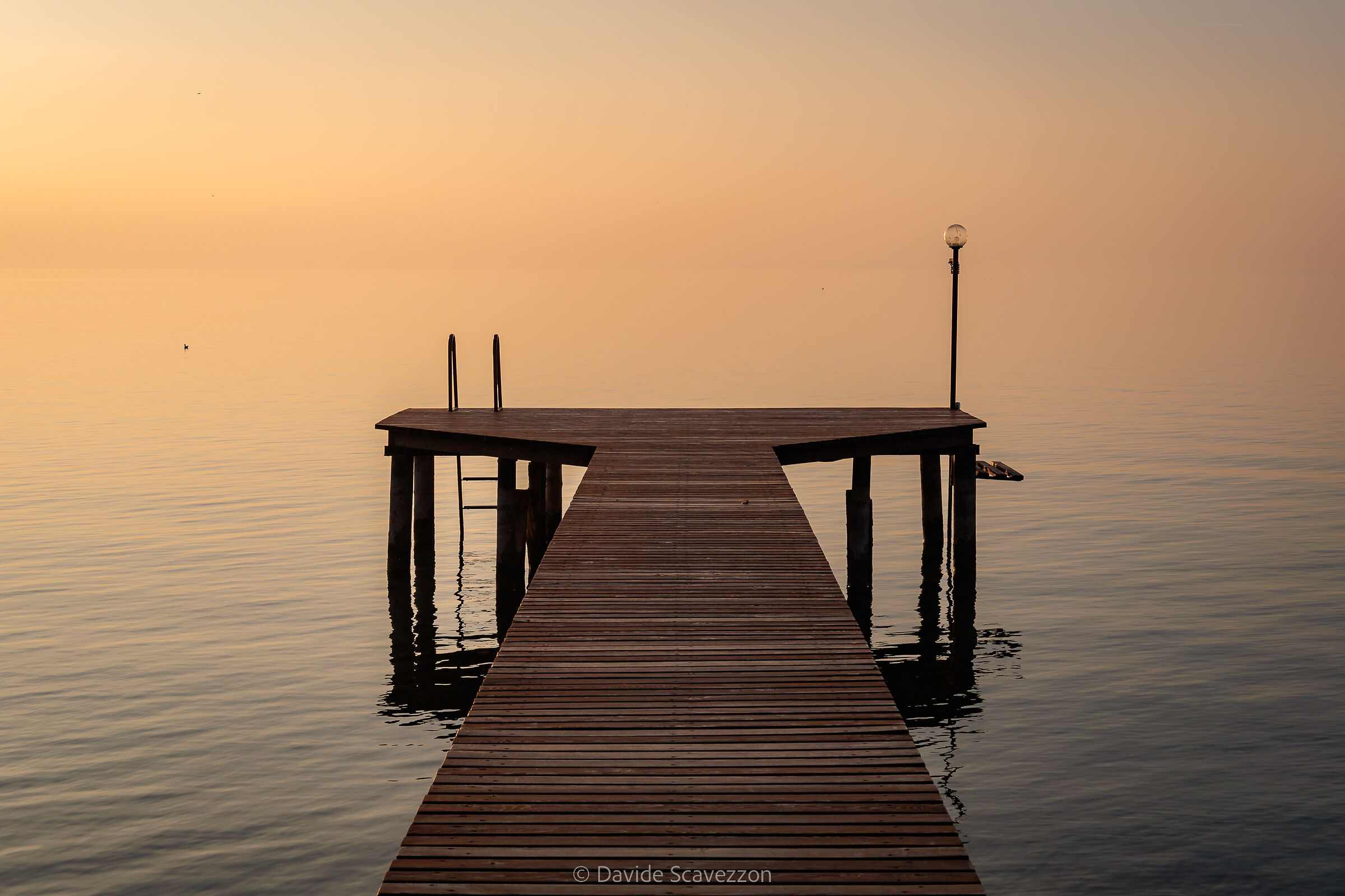 Tramonto in riva al lago