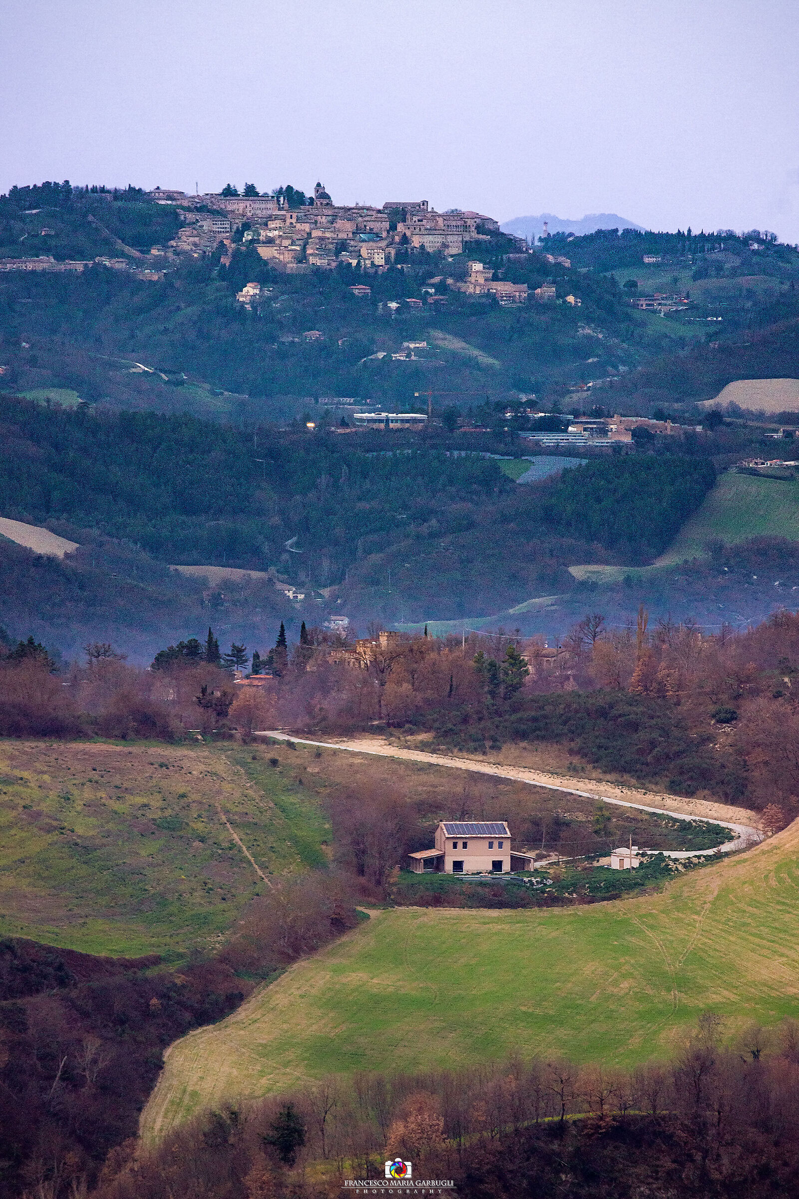 Visuale di Urbino dalla campagna di Fermignano