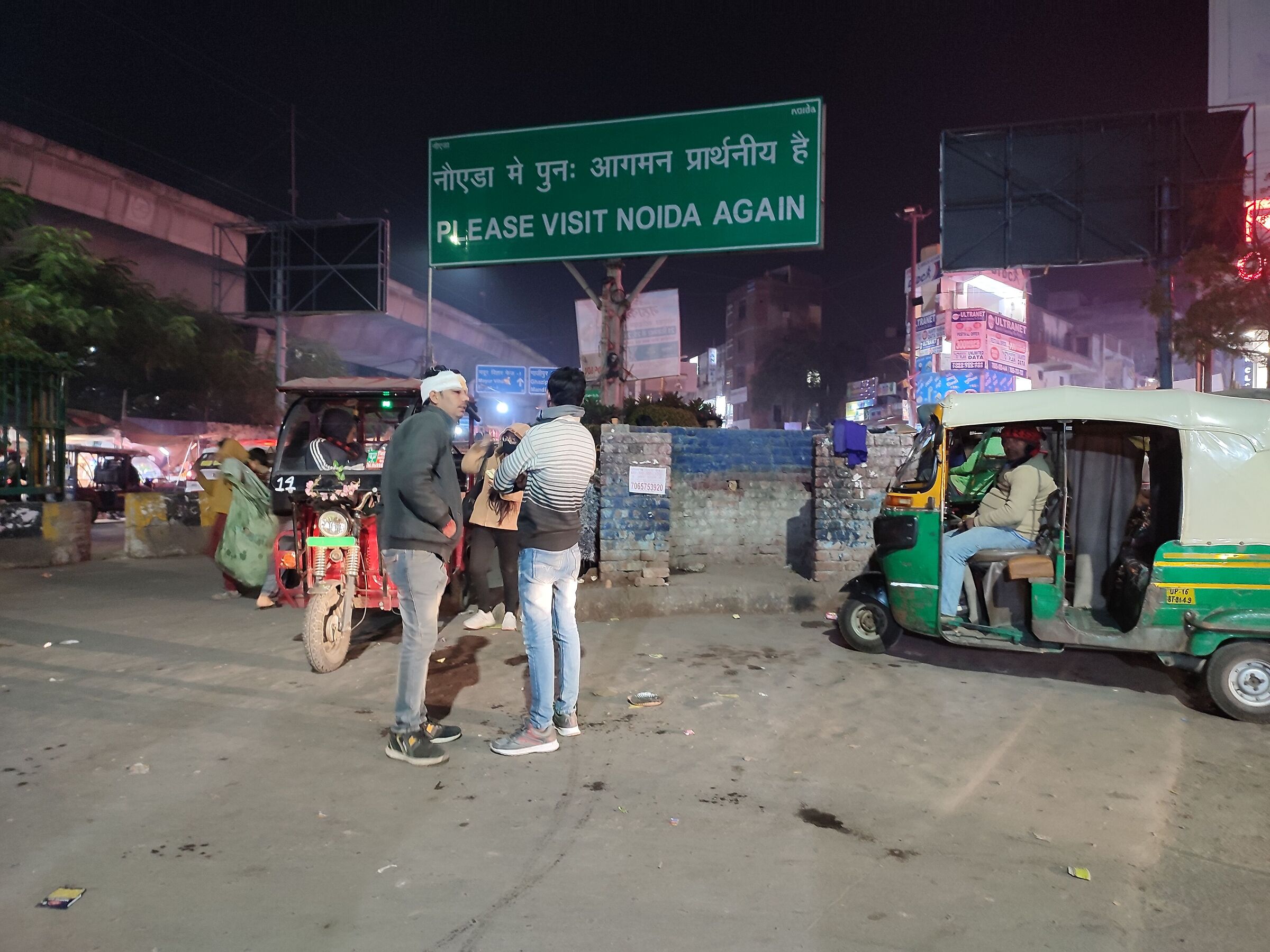 Il confine tra l'Uttar Pradesh (Noida) e New Delhi