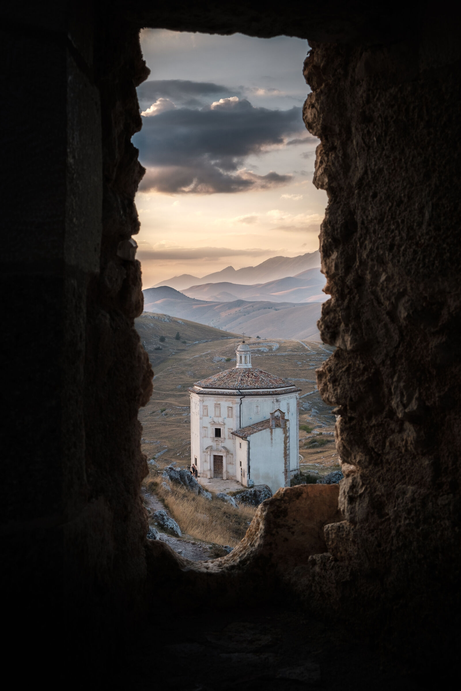 Feritoia, da naturale cornice