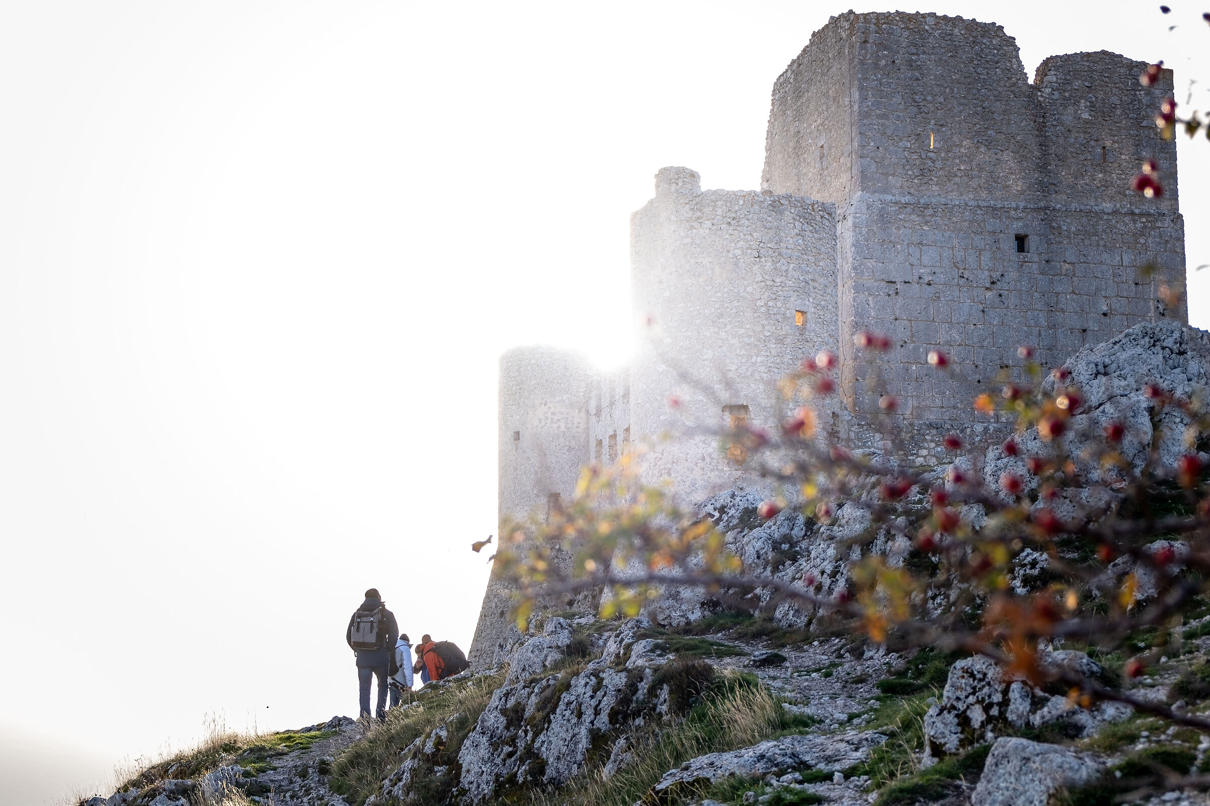 Trekking all'alba sotto la Rocca