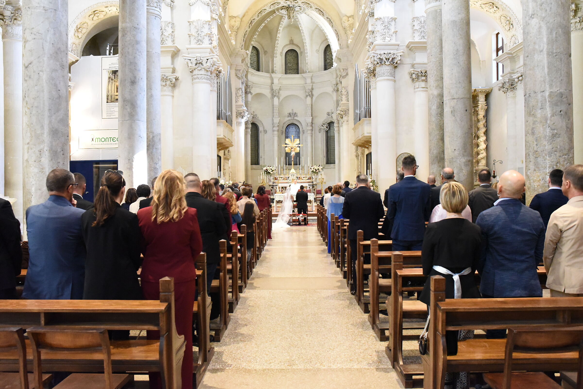 " ISO 12. 8 0 0 ", F. 6.7, 17 250- Nikon 28, 1.4 AND ED