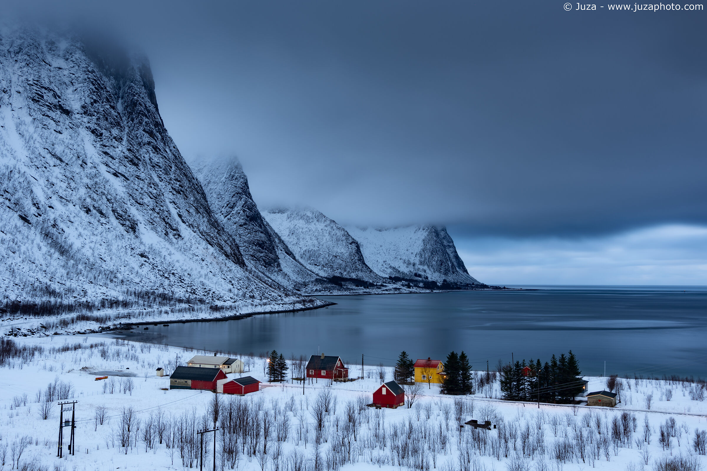Homes in Senja, color in blue