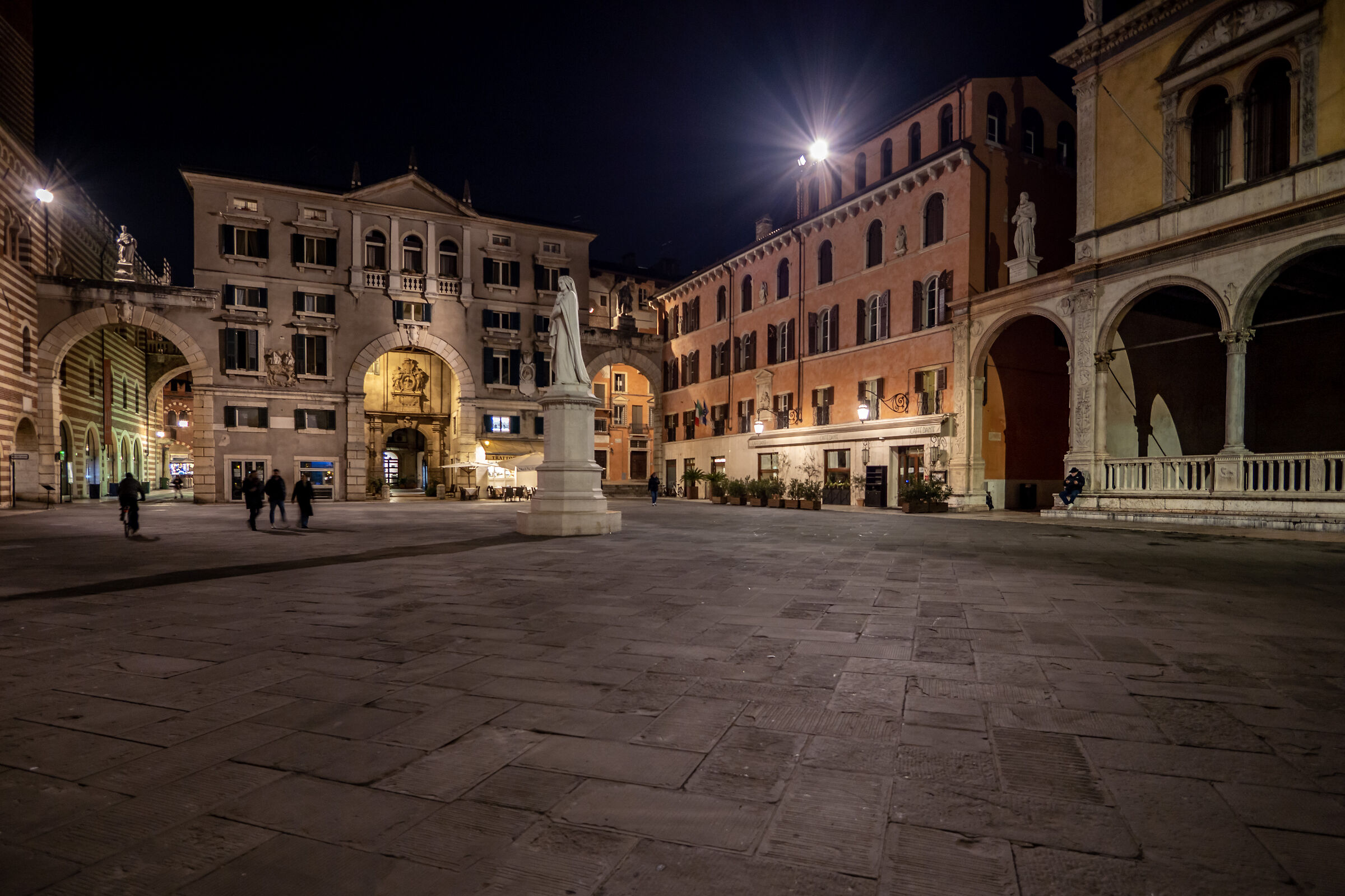 Dante Alighieri Square