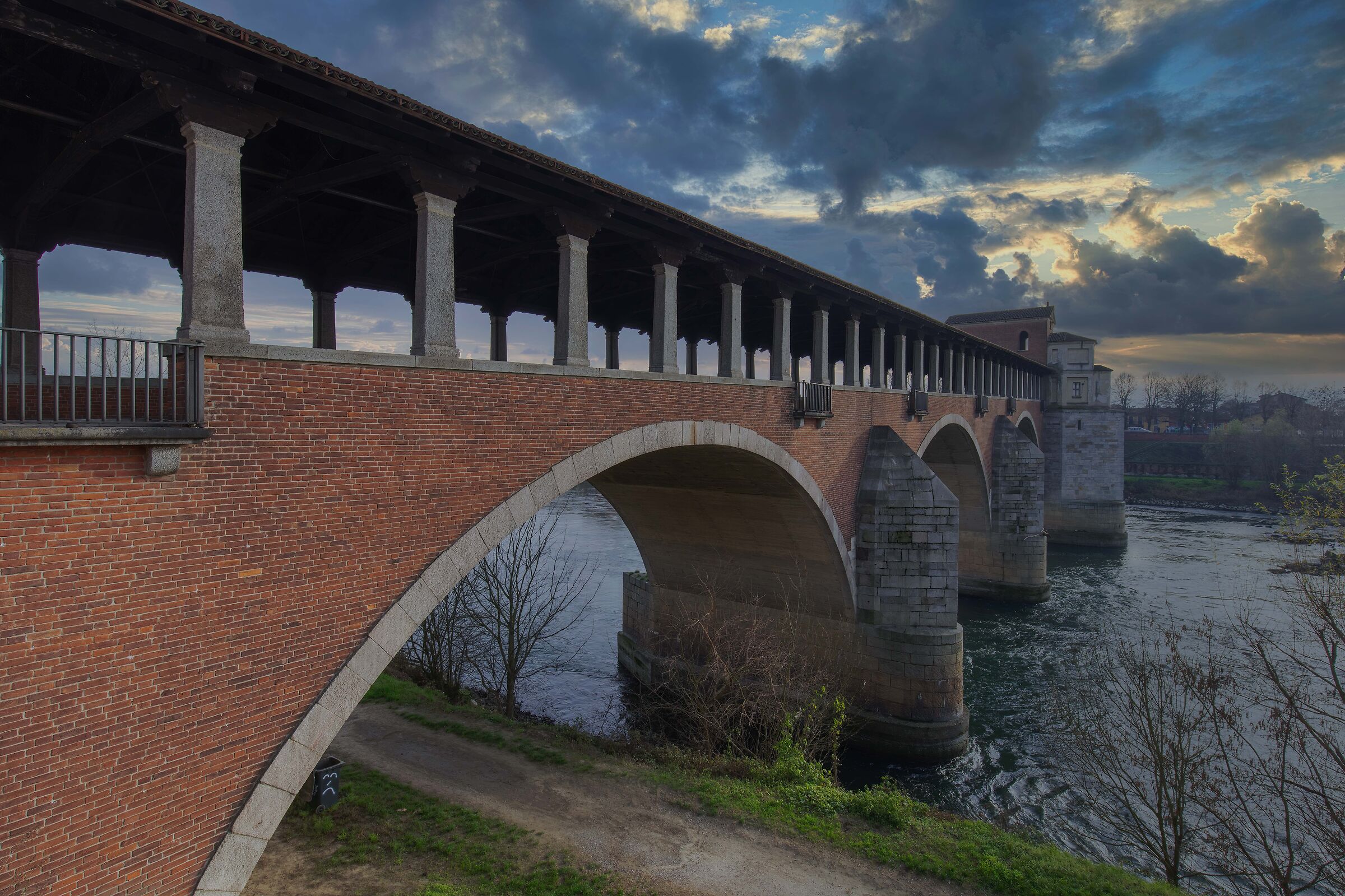 E il fiume scorre lento