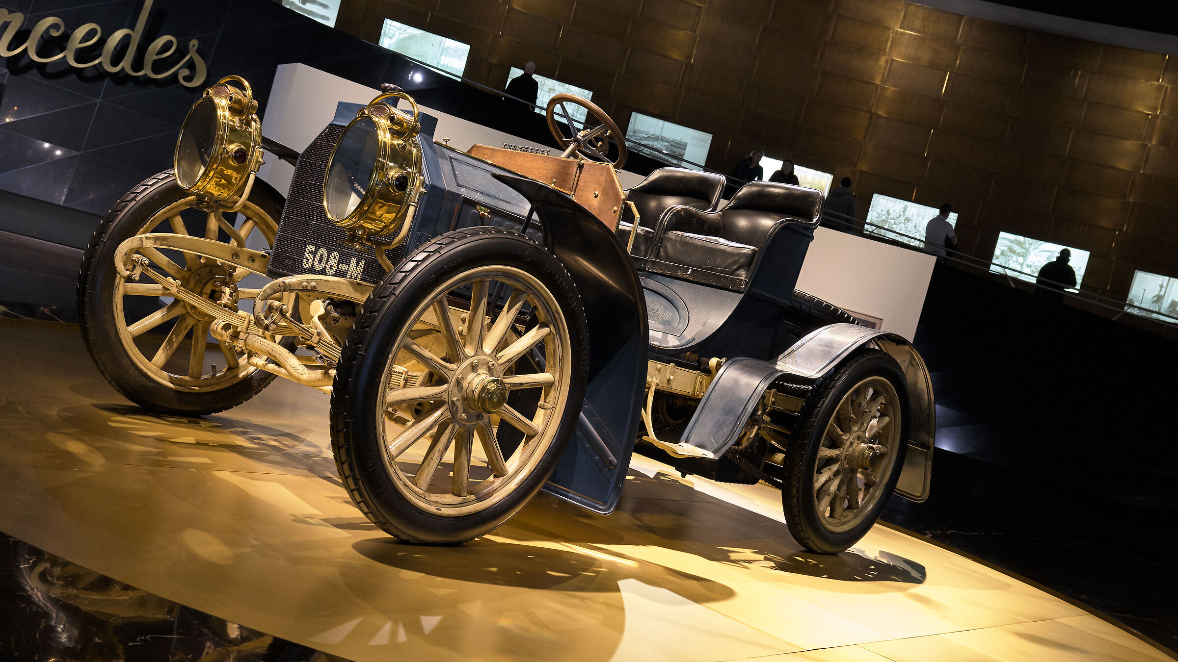 Mercedes Museum 1