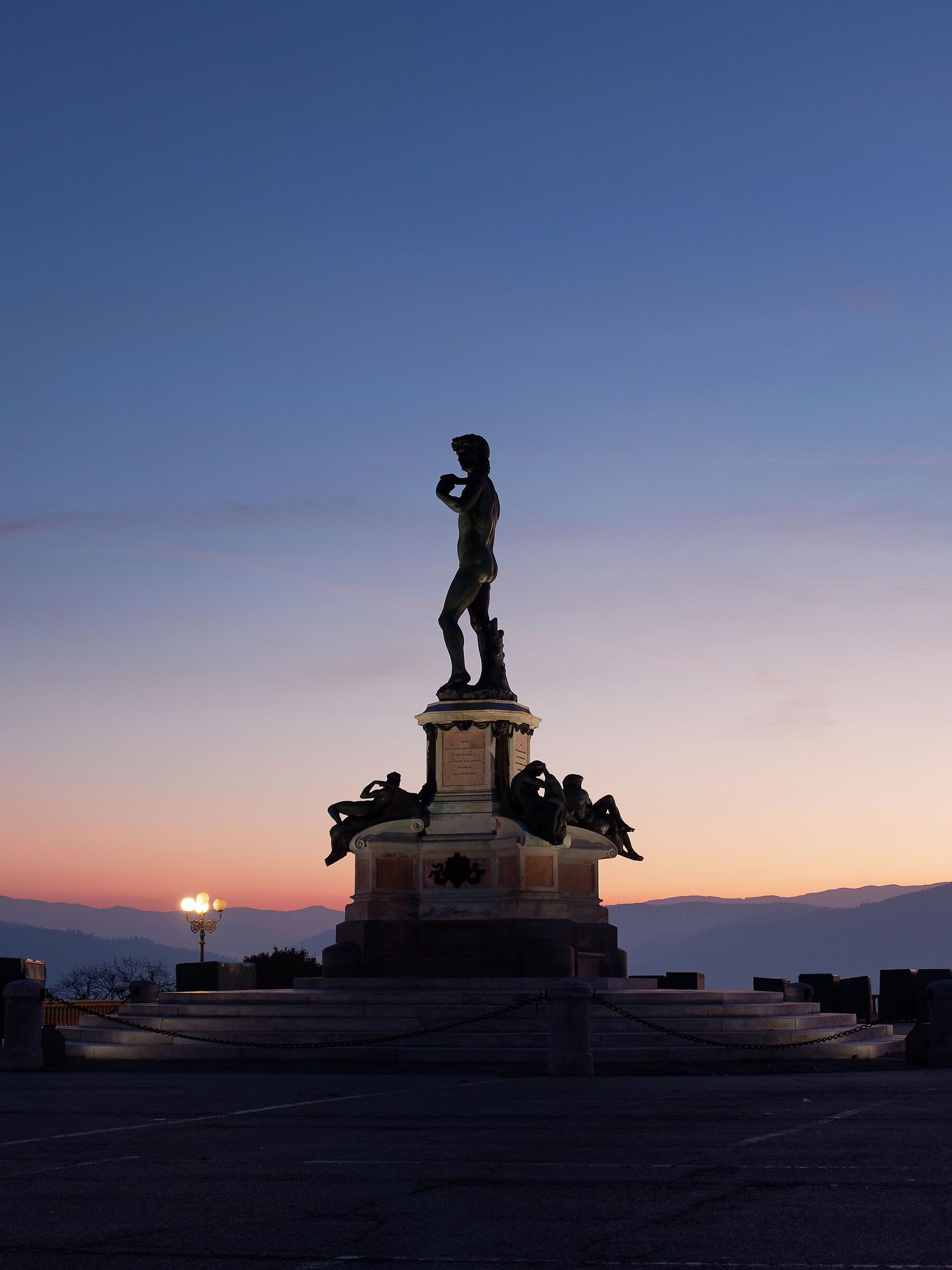 A new day of work for the David del Piazzale