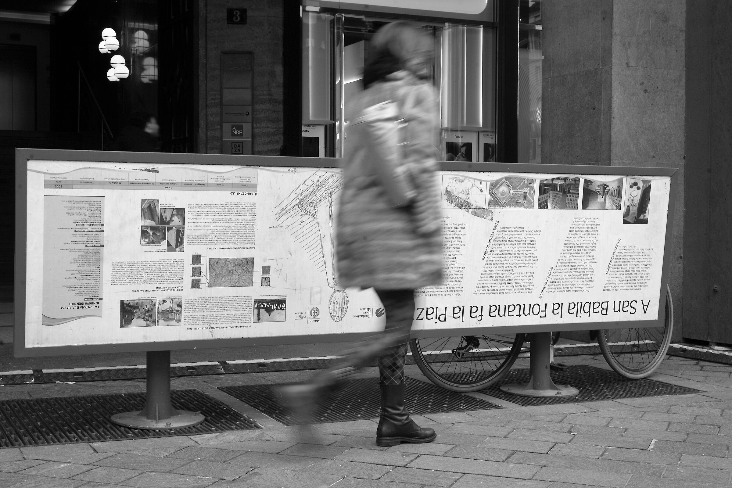 Se vuoi leggere il cartello...cammina sulle mani!