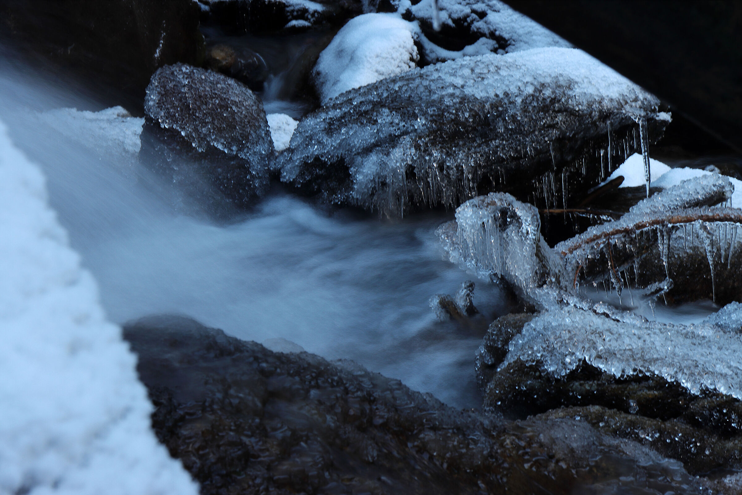 VALSANGUIGNO - winter 02 -