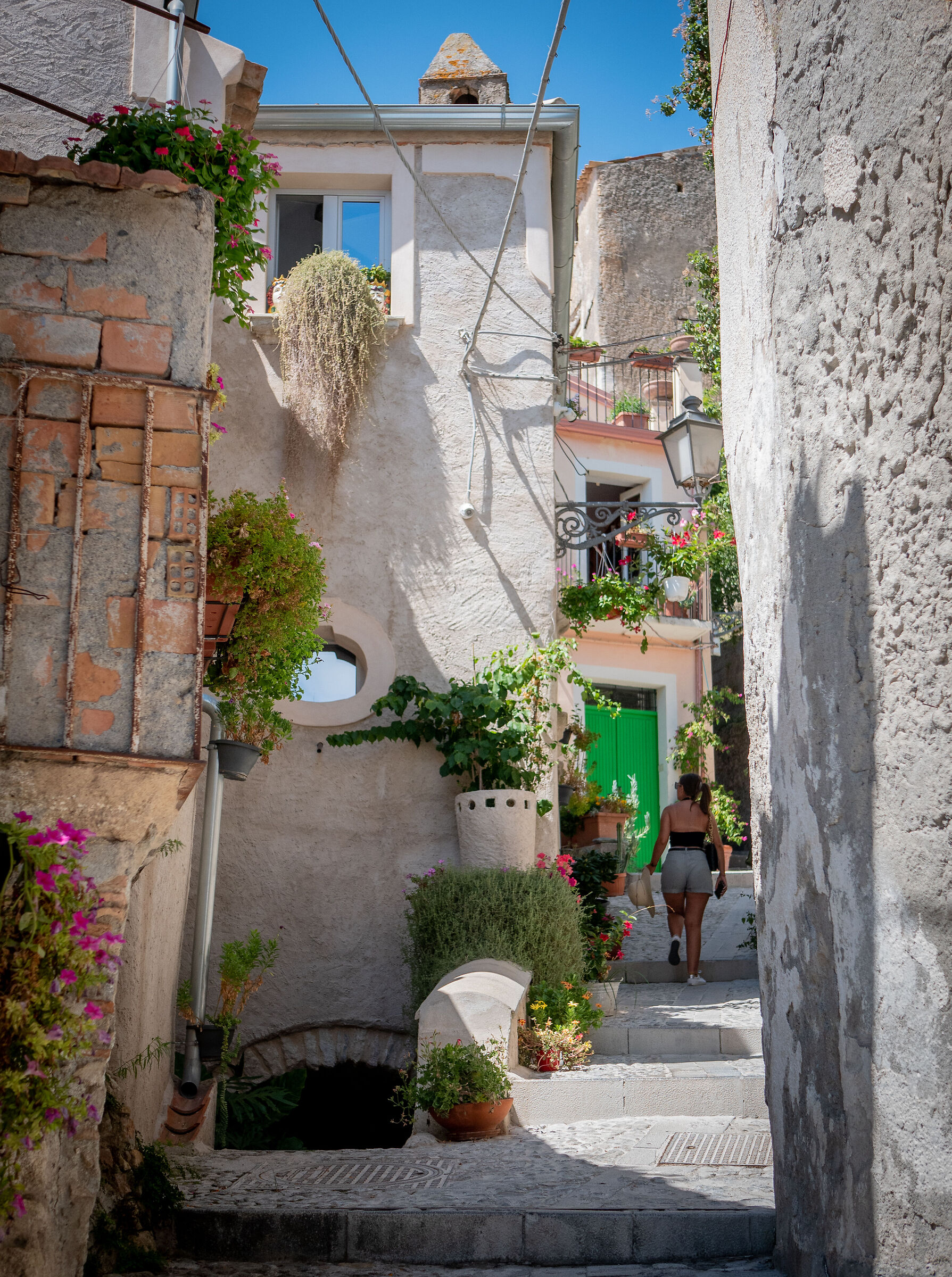 Among the alleys of the village of Tropea 2
