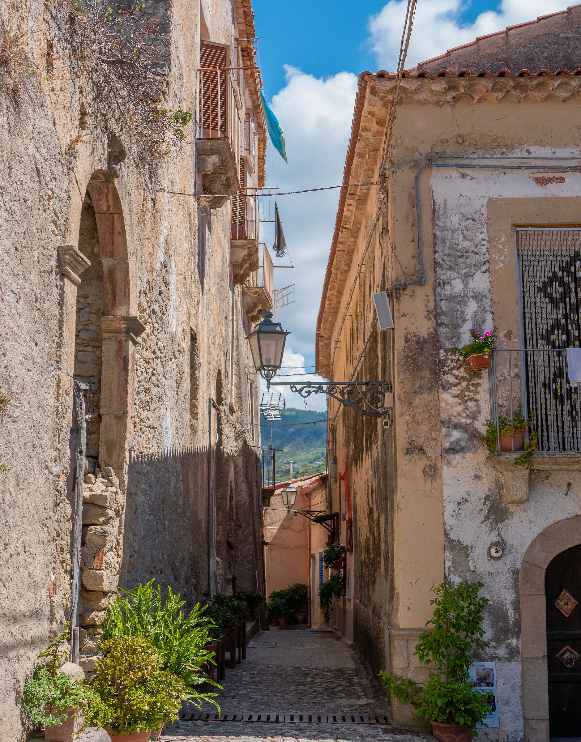 Among the alleys of the village of Tropea 3