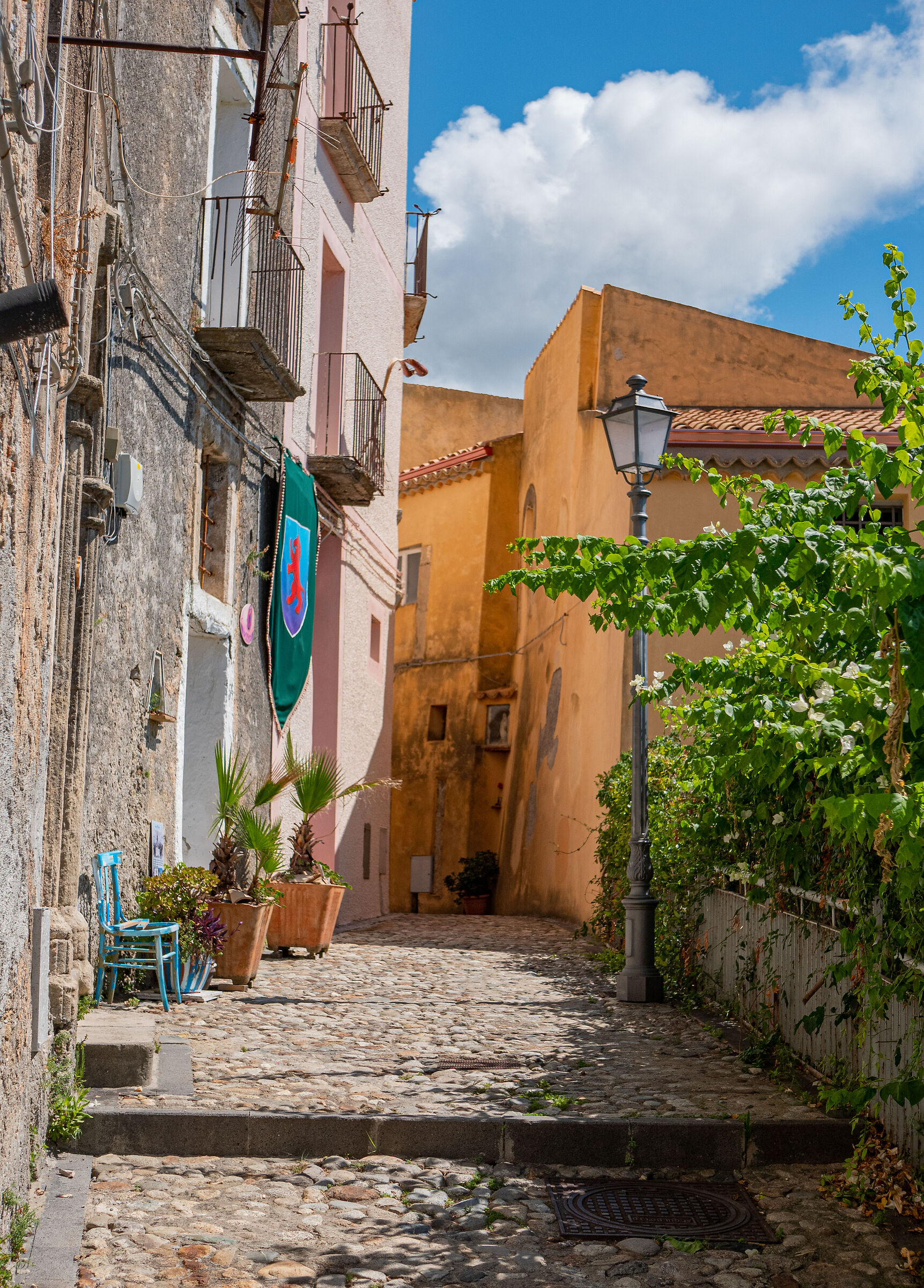 Among the alleys of the village of Tropea 6
