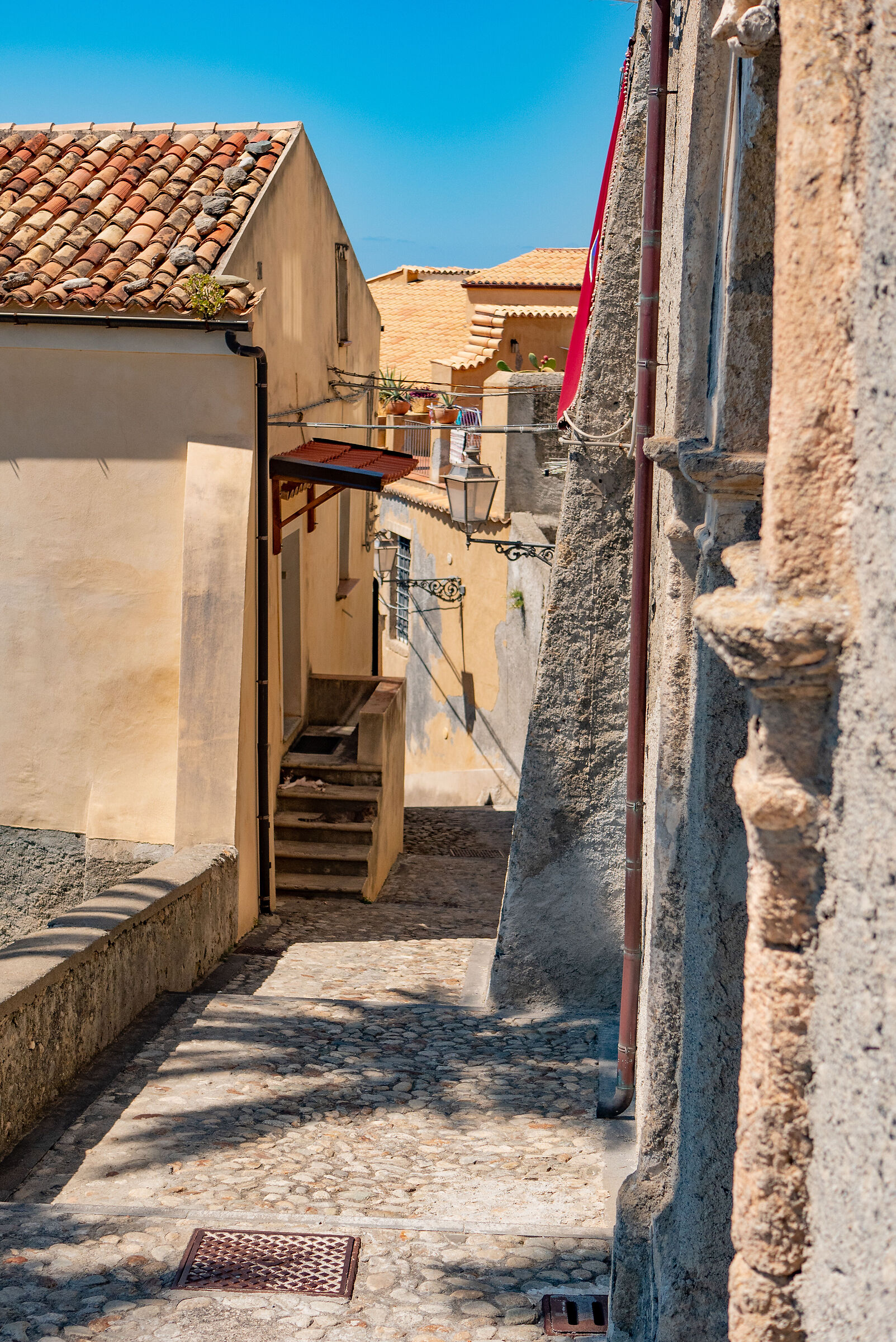 Among the alleys of the village of Tropea 7