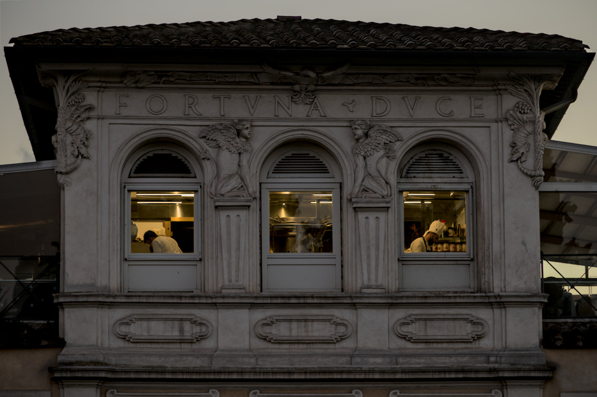 Virtute Duce Comite Fortuna