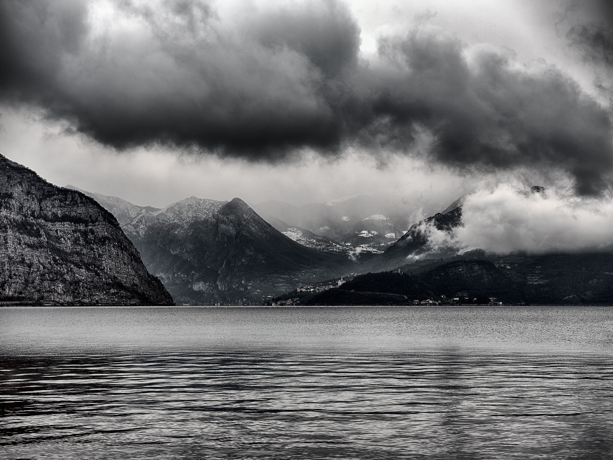 L'inverno cala sul lago