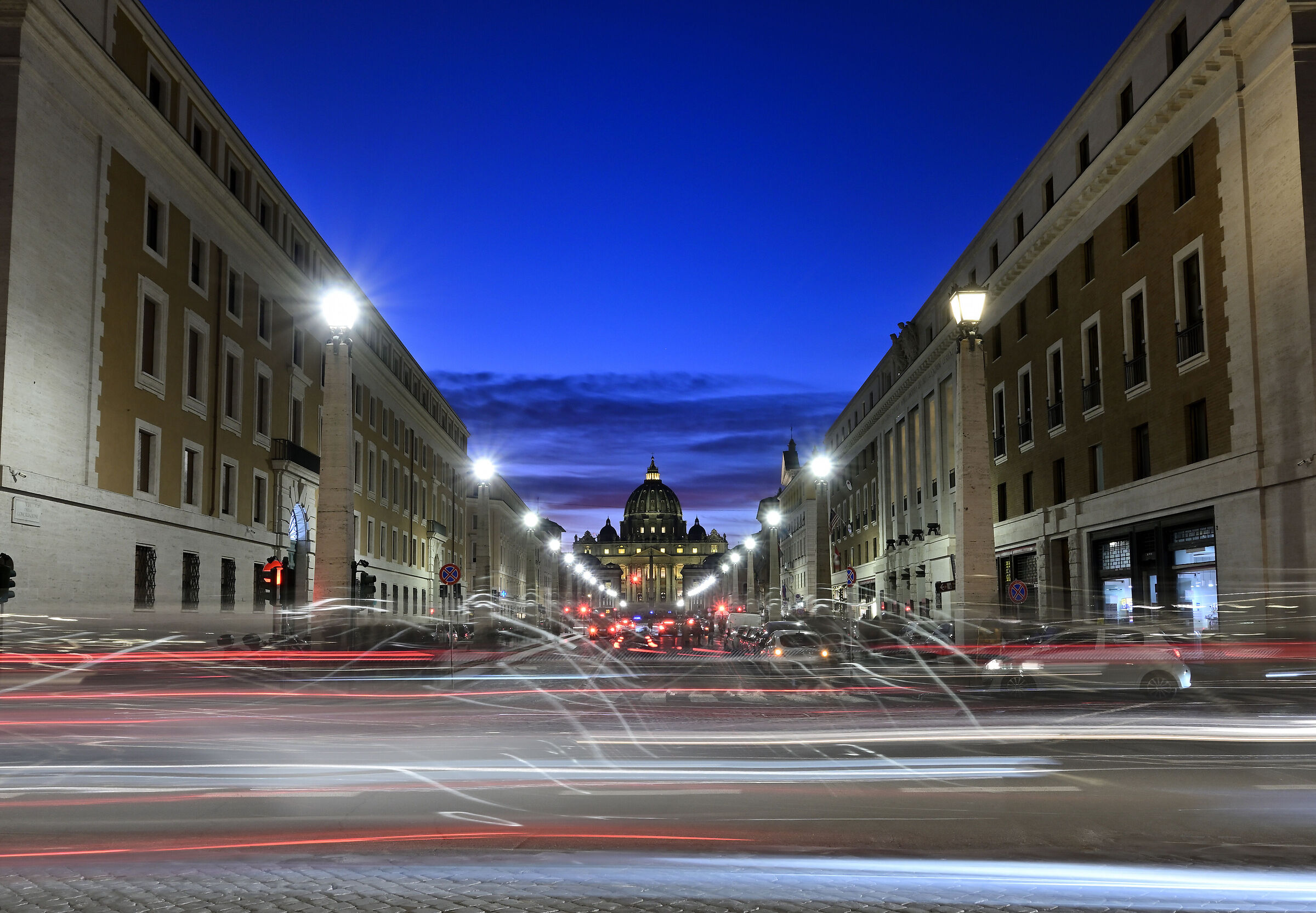 L'ora Blu su San Pietro
